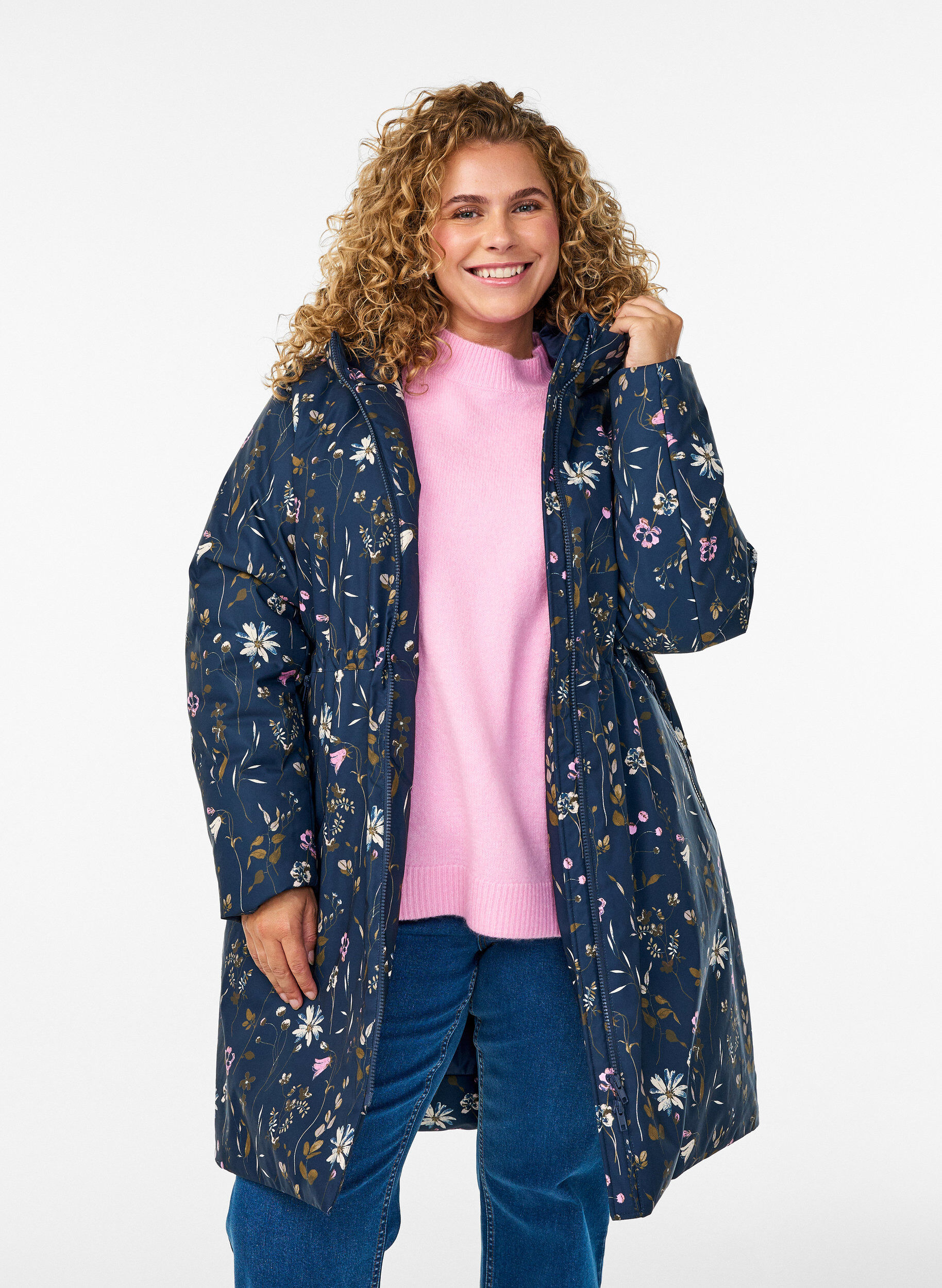 ZizziVatteret vinterjakke med blomsterprint, Bl&aring;, Model image number 3