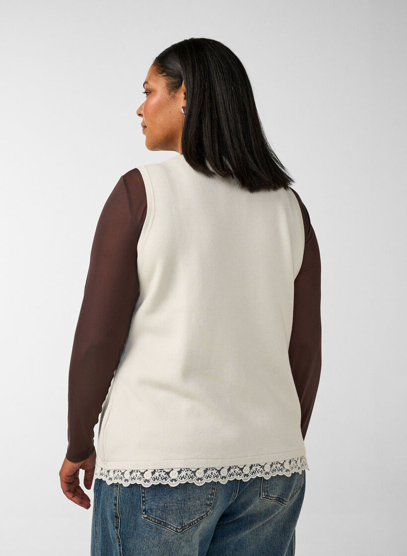 Strikvest med blondekant, Vanilla, Model image number 2
