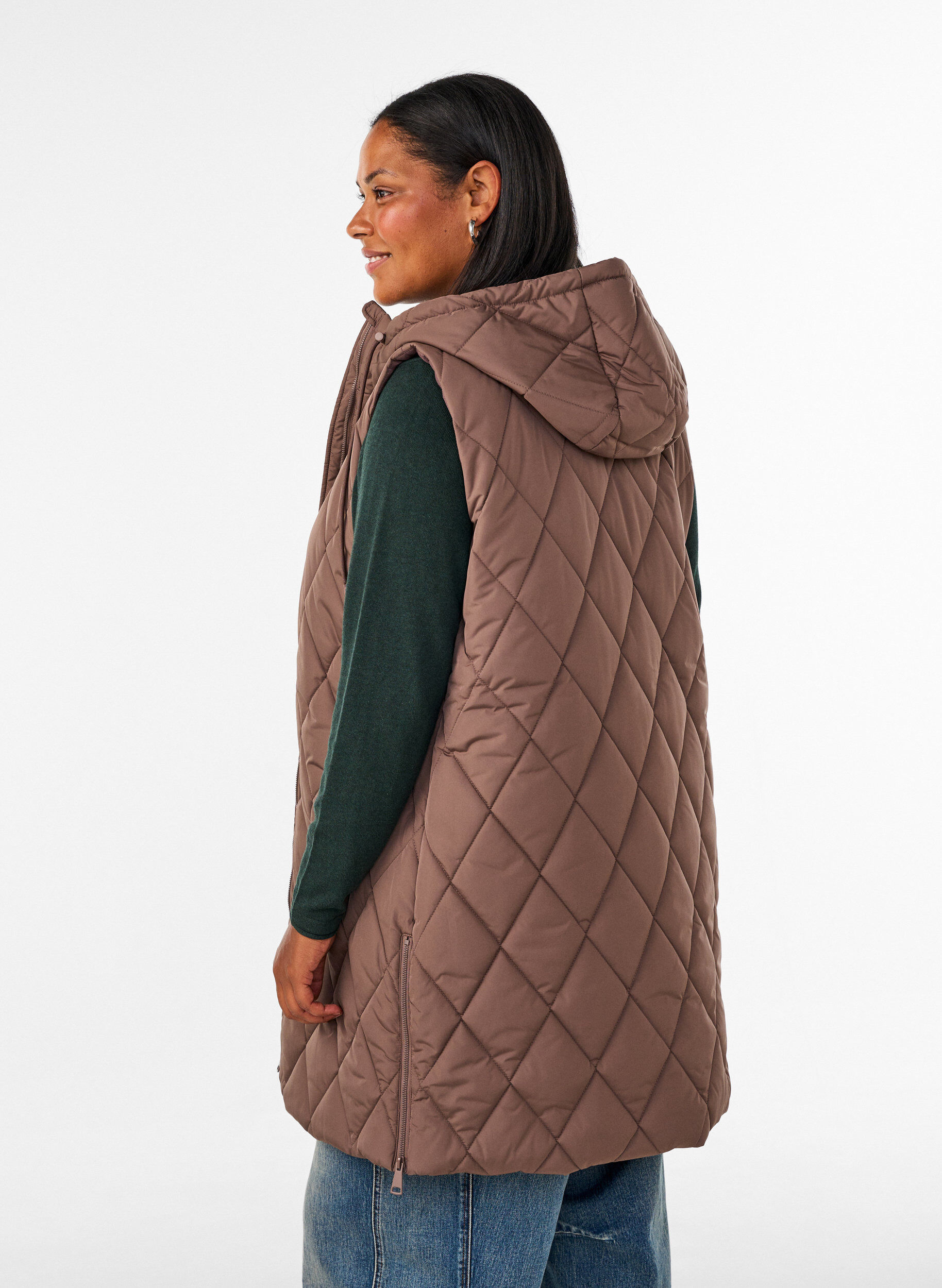 ZizziMellemlang quiltet vest med h&aelig;tte, Brun, Model image number 2