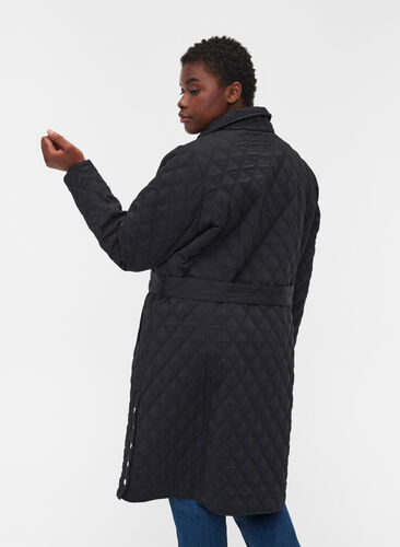 Lang quiltet jakke med bælte, Black, Model image number 1