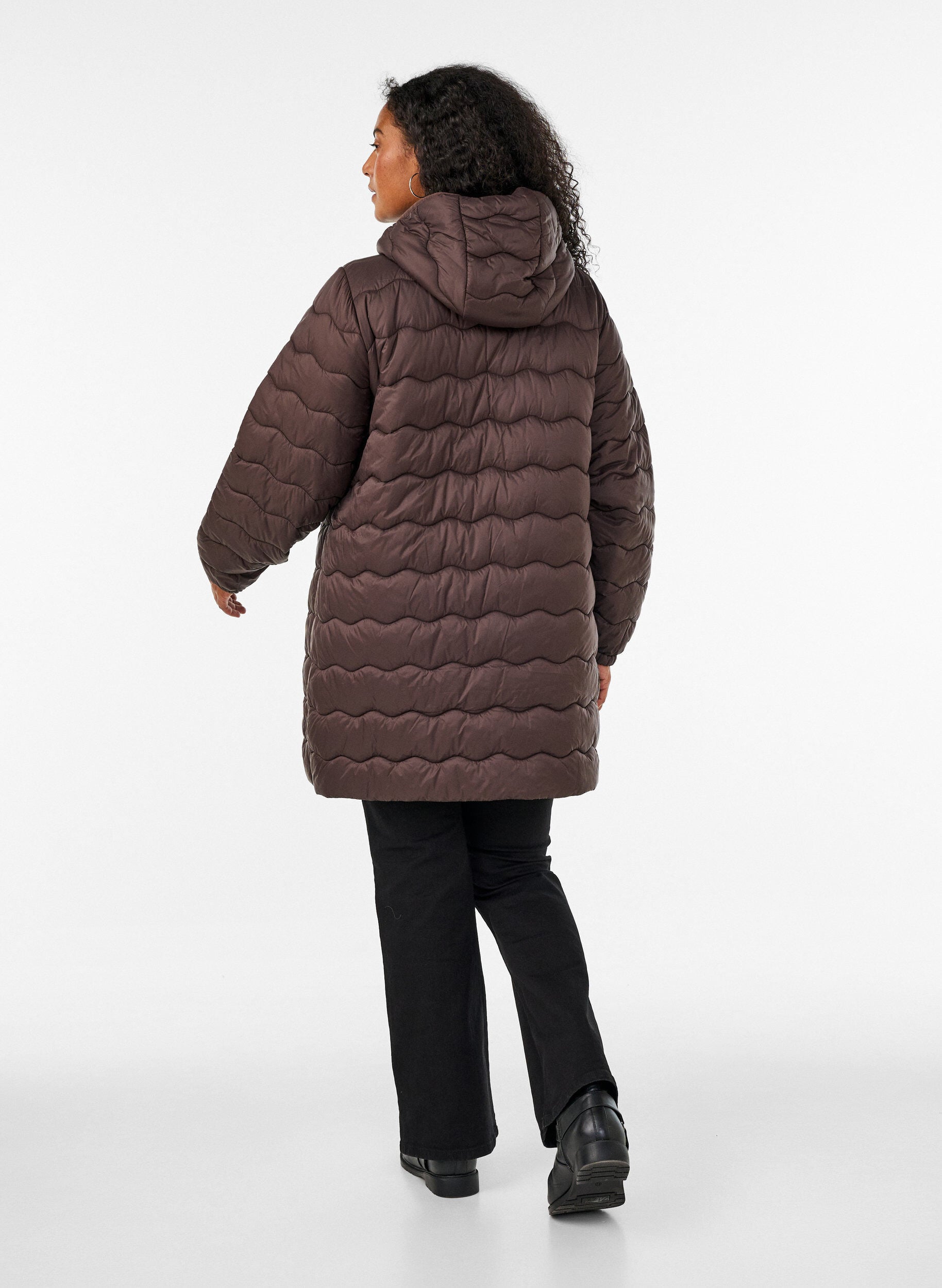 ZizziVatteret jakke med quiltet m&oslash;nster, Brun, Model image number 2