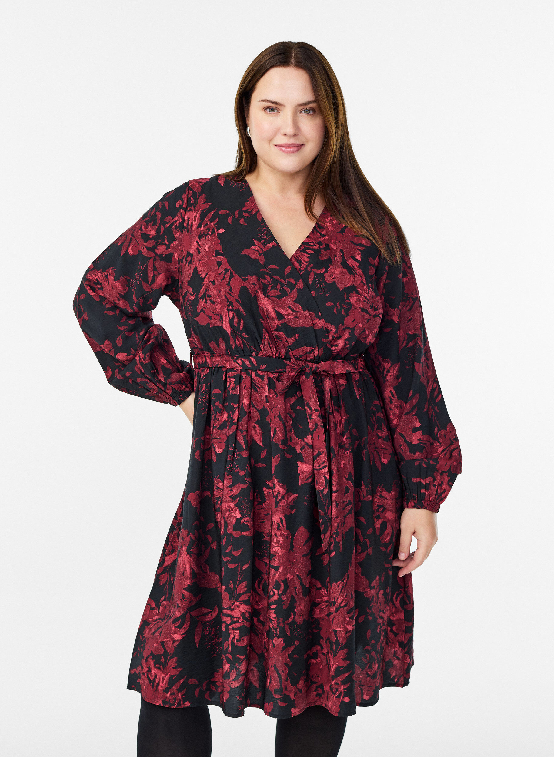 Kn&aelig;lang kjole med bindeb&aelig;lte og wrap-look, Sort, Model