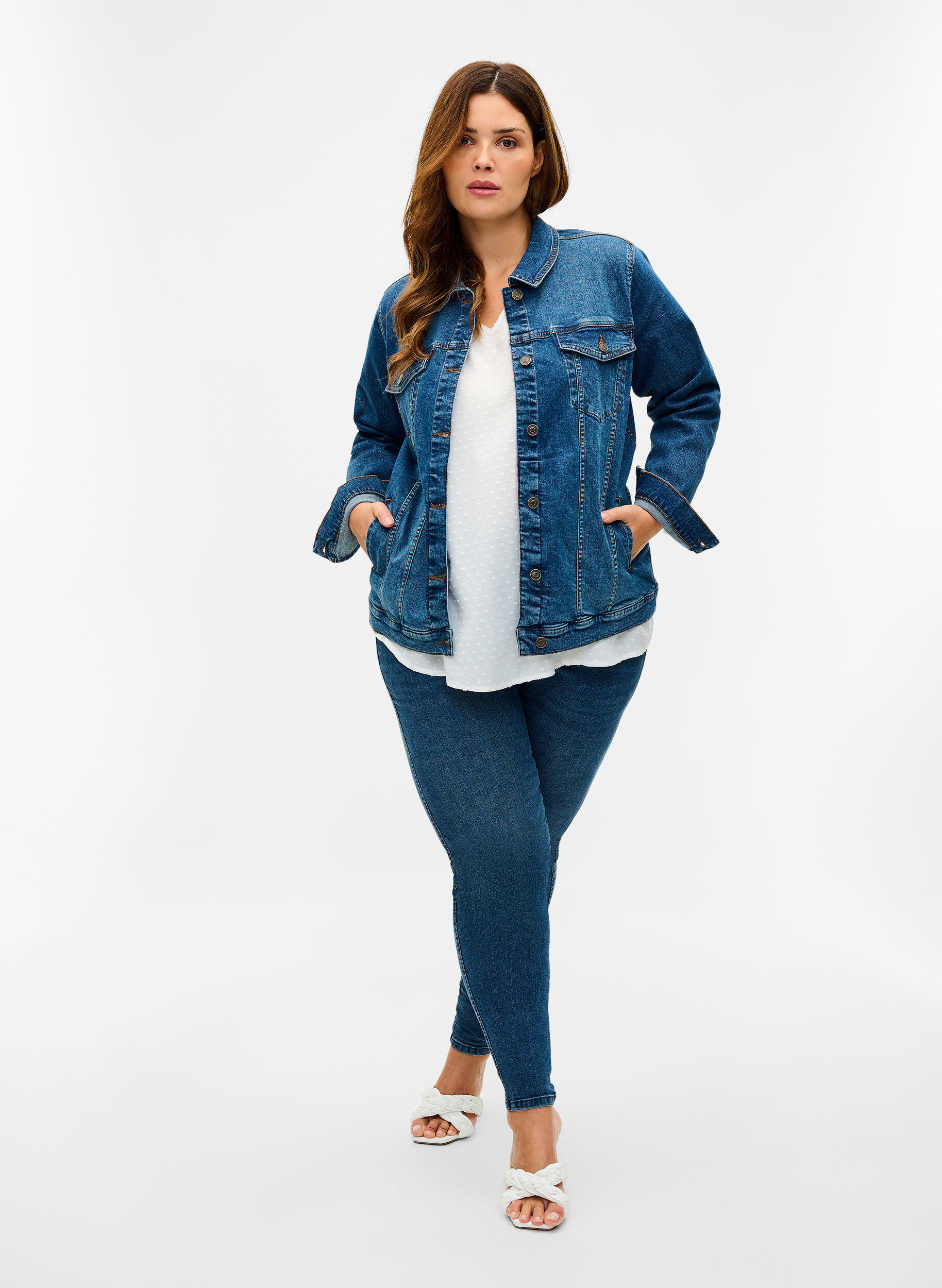 Zizzi Kort denimjakke i bomuld, Blue denim, Model image number 2