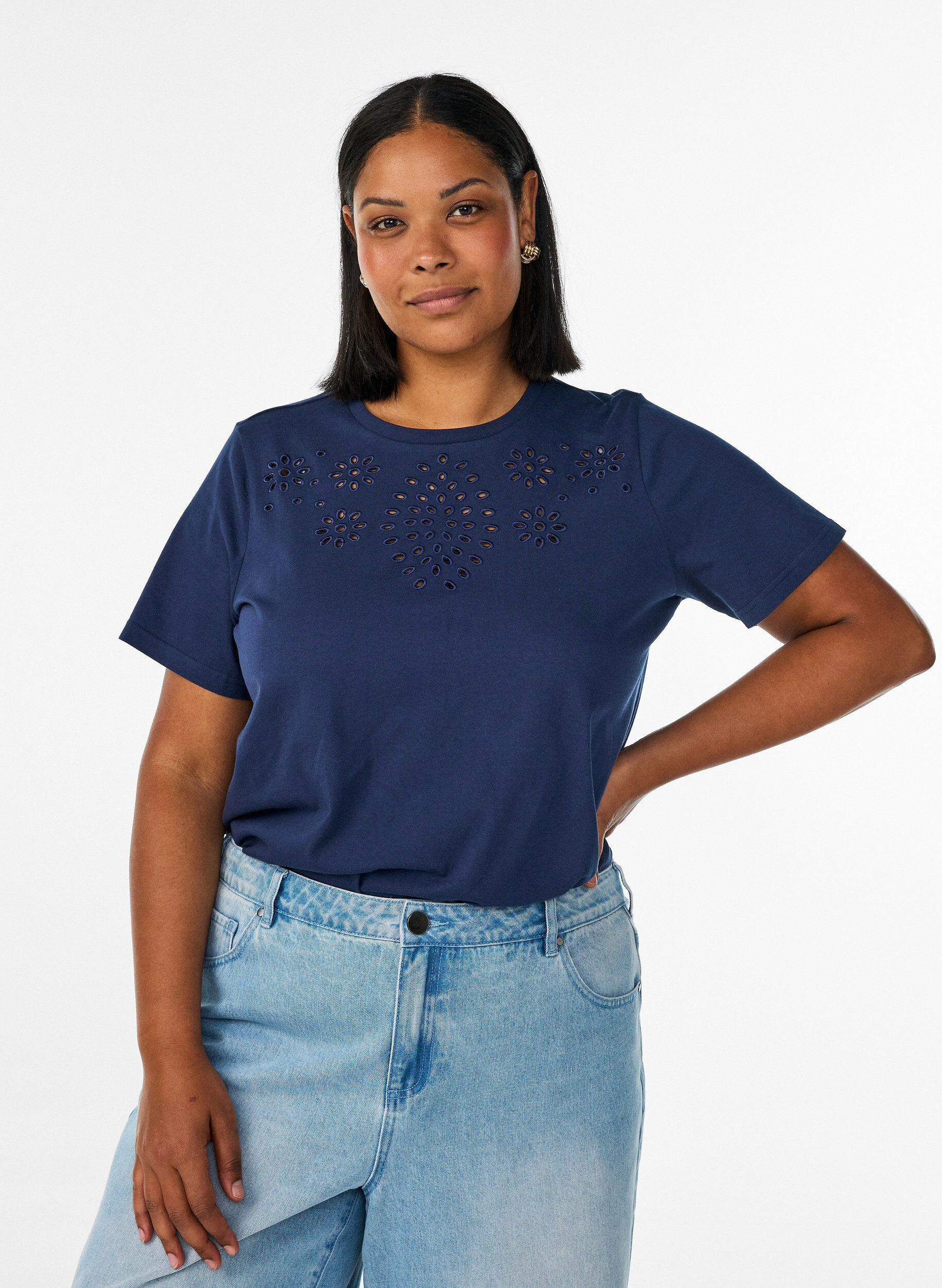 T-shirt i &oslash;kologisk bomuld med hulbroderi, Bl&aring;, Model