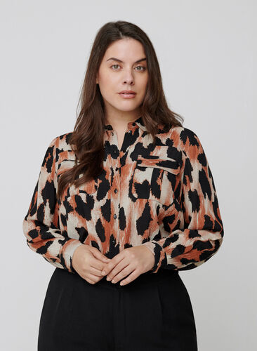 Viskose skjorte med leopard print, Black AOP, Model image number 0