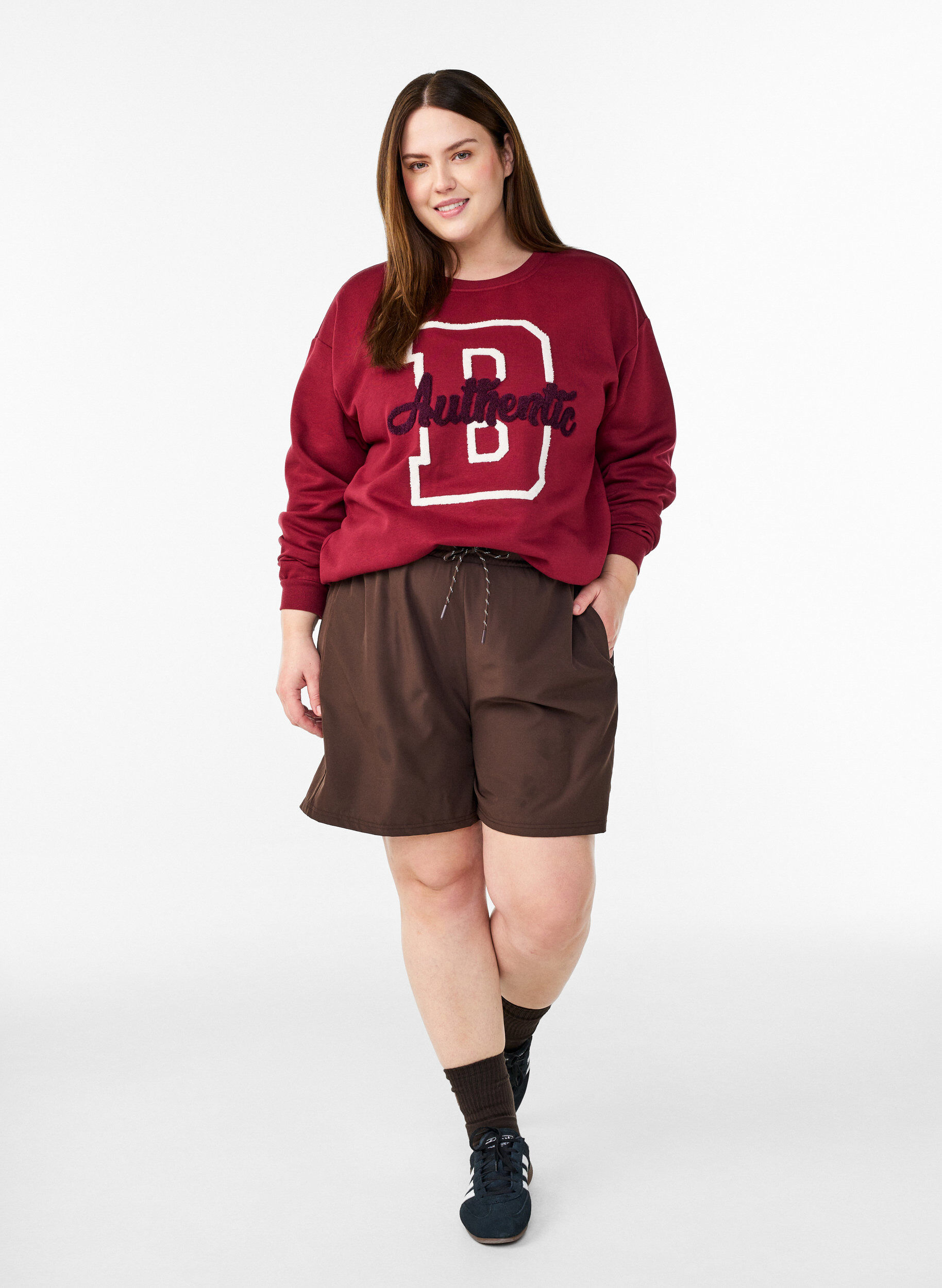 Zizzi Sweatshirt med tekst i frott&eacute;, M&oslash;rk Bordeaux, Model image number 1