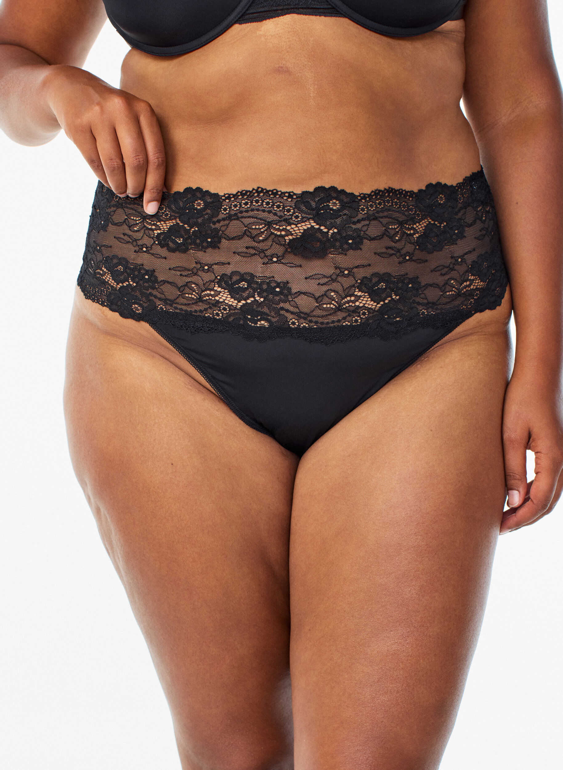 Zizzi2-pak g-streng med bred blondekant, Sort, Model image number 2
