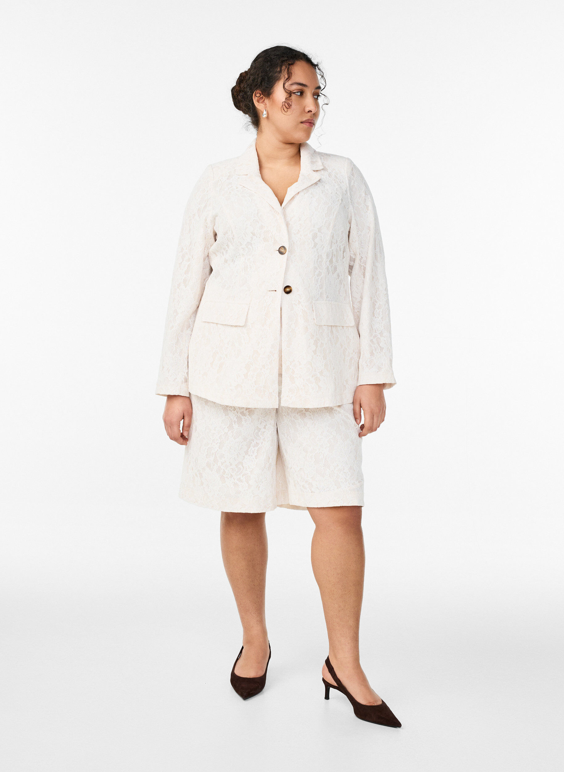 Zizzi Blazer i blonde med knaplukning, Vanilla, Model image number 1