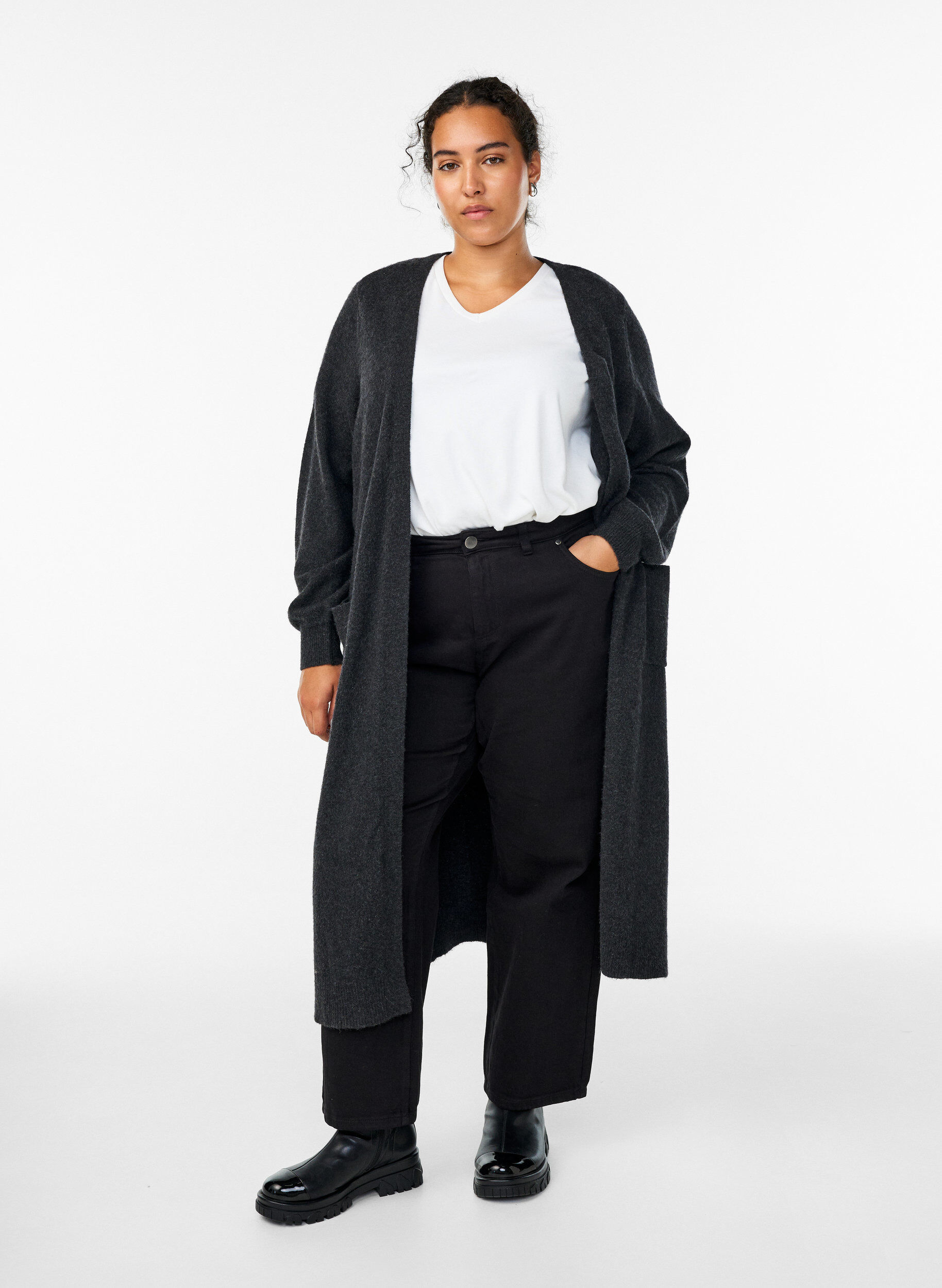 Lang strikcardigan med lommer, Gr&aring;, Model