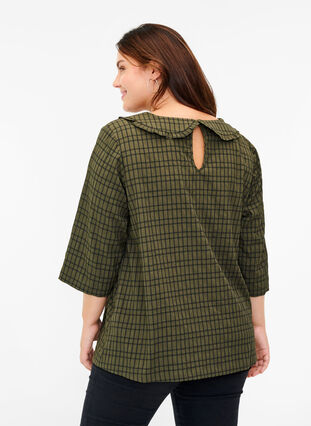 Ternet bluse med 3/4 ærmer og flæsekrave, Ivy Green Check, Model image number 1
