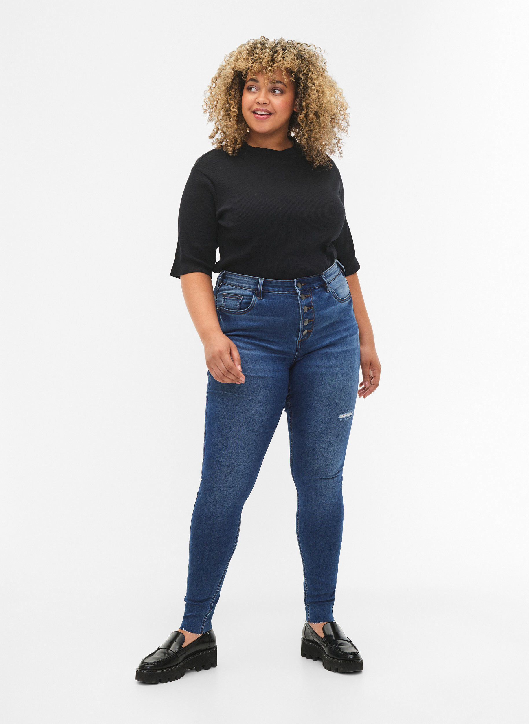 Zizzi H&oslash;jtaljede Amy jeans med knapper, Blue denim, Model image number 0