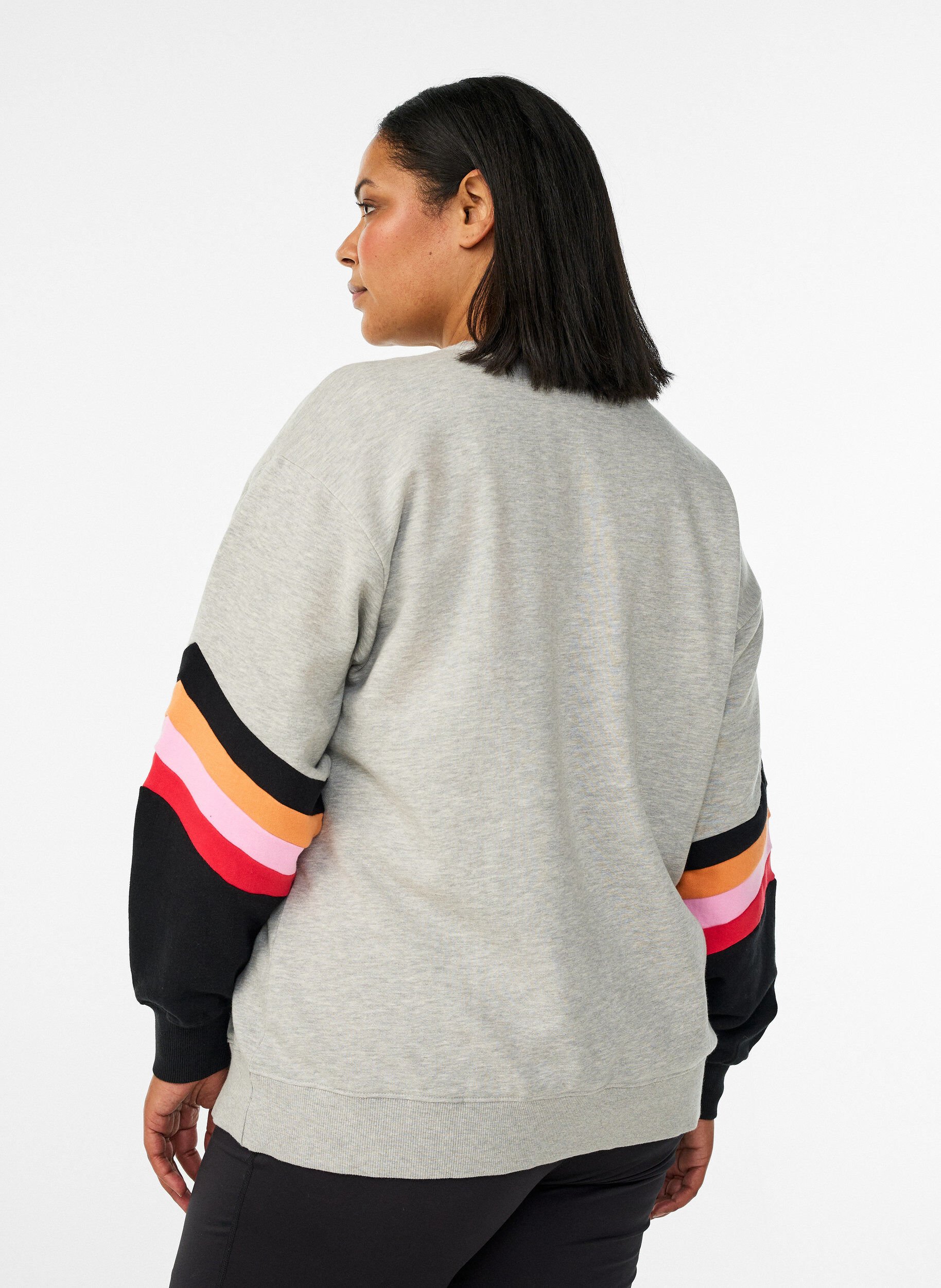 Zizzi L&oslash;s sweatshirt med kontrastdetaljer p&aring; &aelig;rmerne, Gr&aring;, Model image number 2
