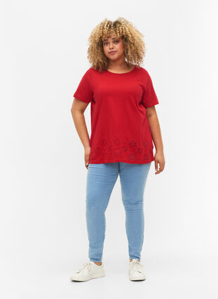 T-shirt i bomuld med broderi anglaise, Tango Red, Model image number 2