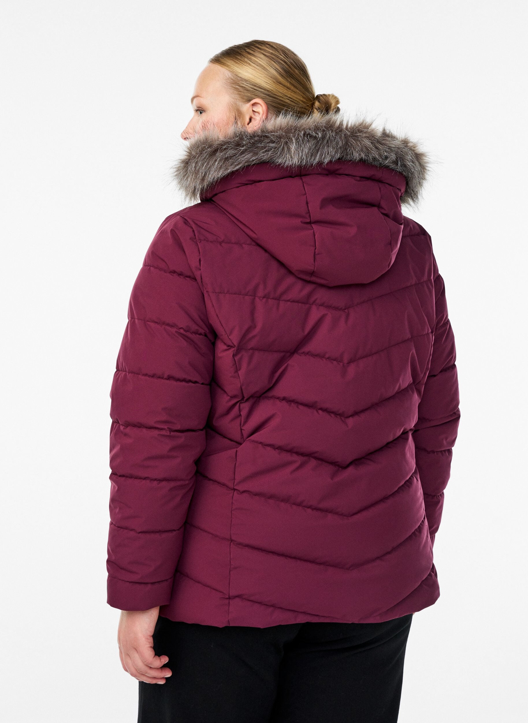 ZizziKort pufferjakke med h&aelig;tte, M&oslash;rk Bordeaux, Model image number 2