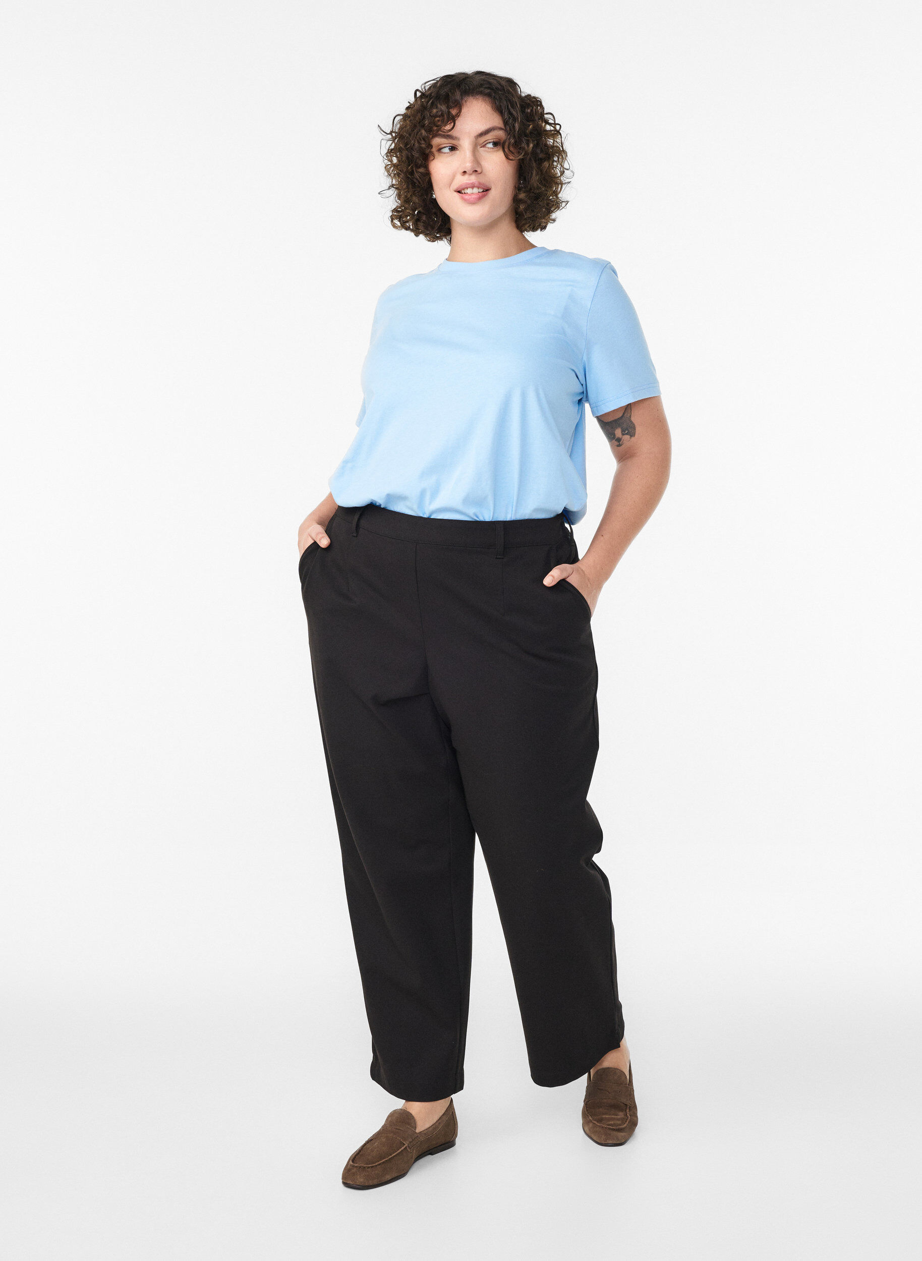 Zizzi Basis t-shirt i bomuld med rund hals, Bl&aring;, Model image number 1