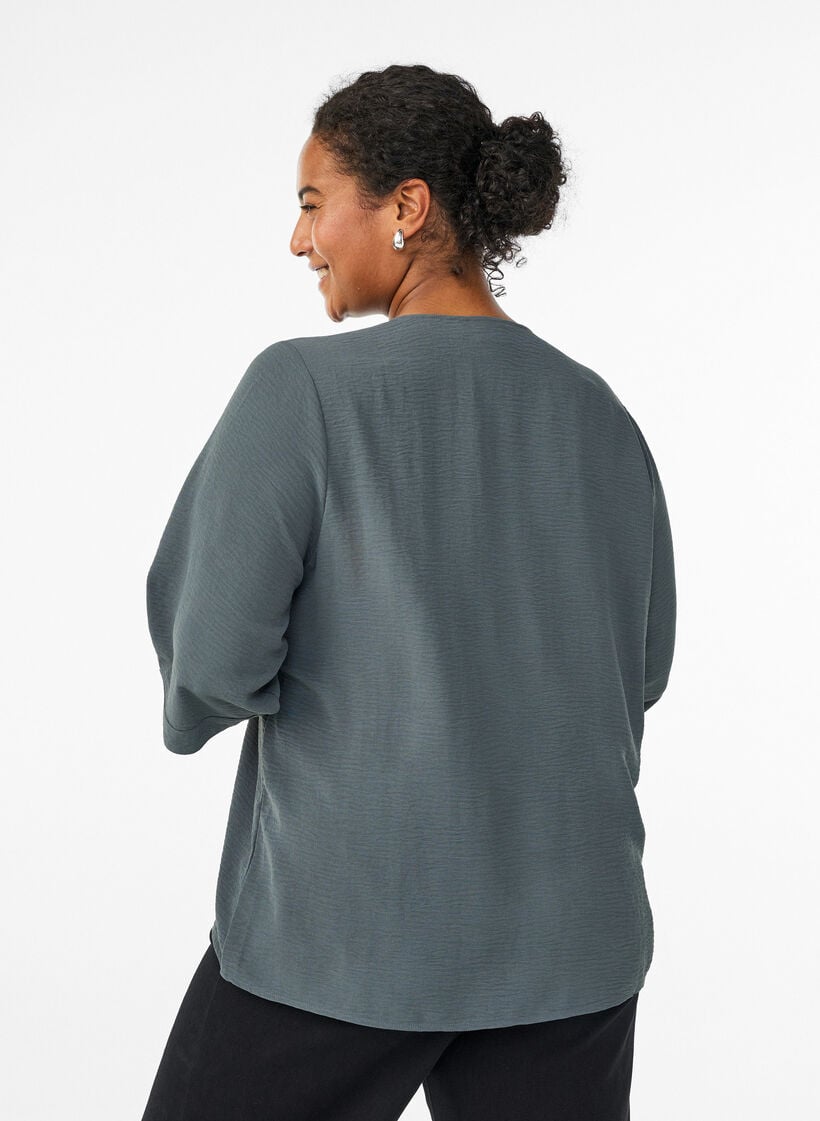 Skjortebluse med V-udsk&aelig;ring og 3/4-&aelig;rmer, Gr&oslash;n, Model image number 2