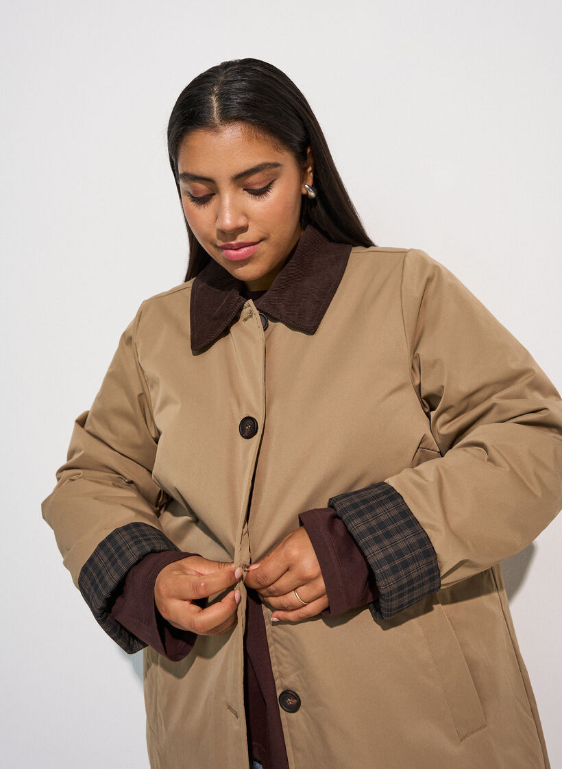 Mellemlang jakke med fl&oslash;jlskrave, Beige, Model