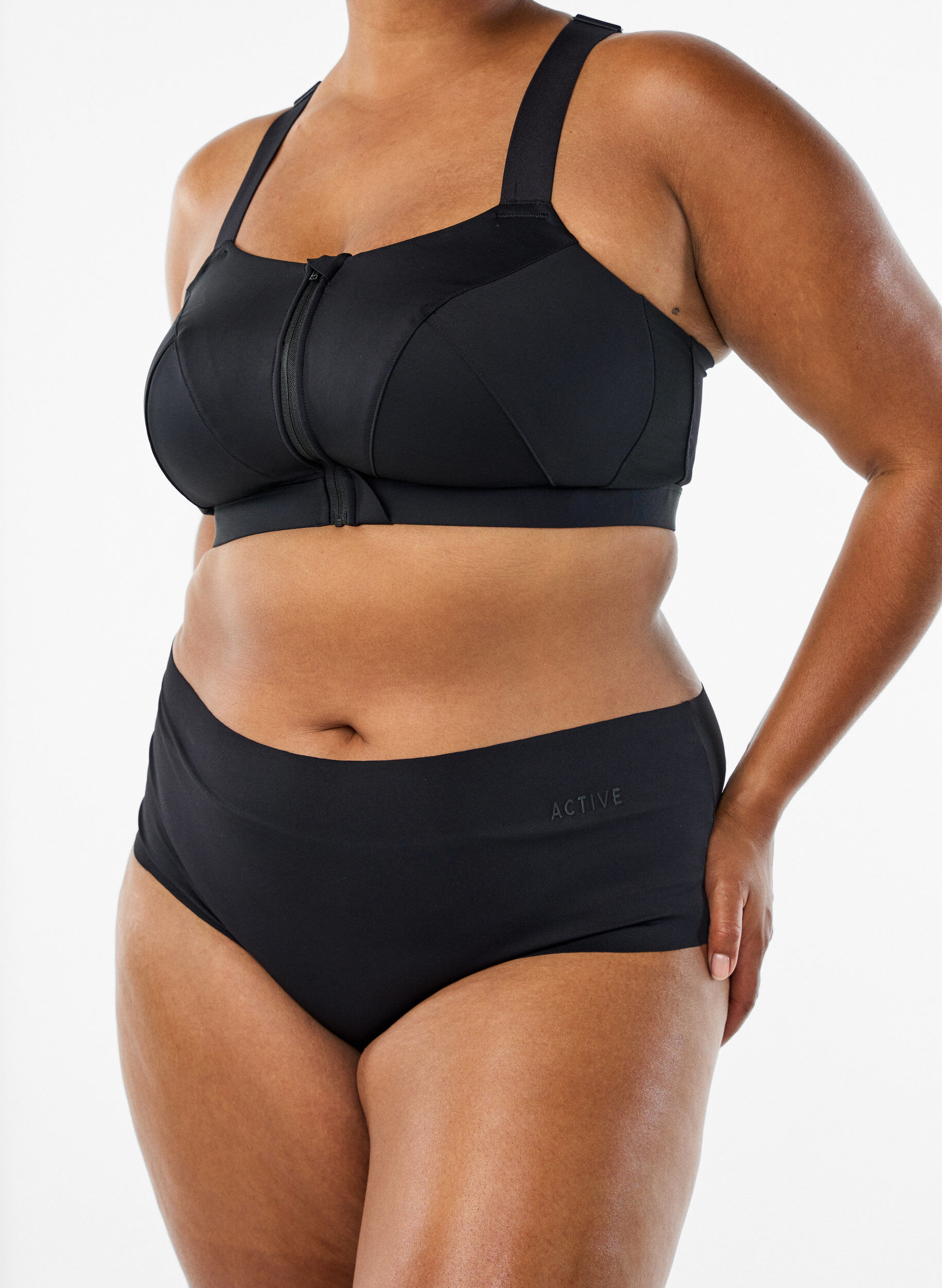 Zizzi 2-pak invisible brief tr&aelig;ningstrusser, Sort, Model image number 3