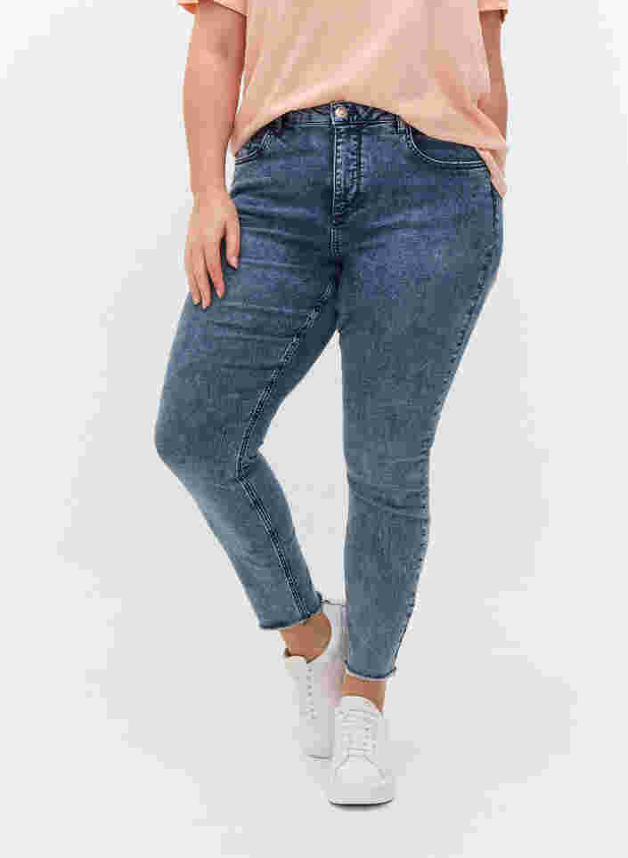 Cropped Amy jeans med nitter i sidesøm, L.Blue Stone Wash, Model image number 2