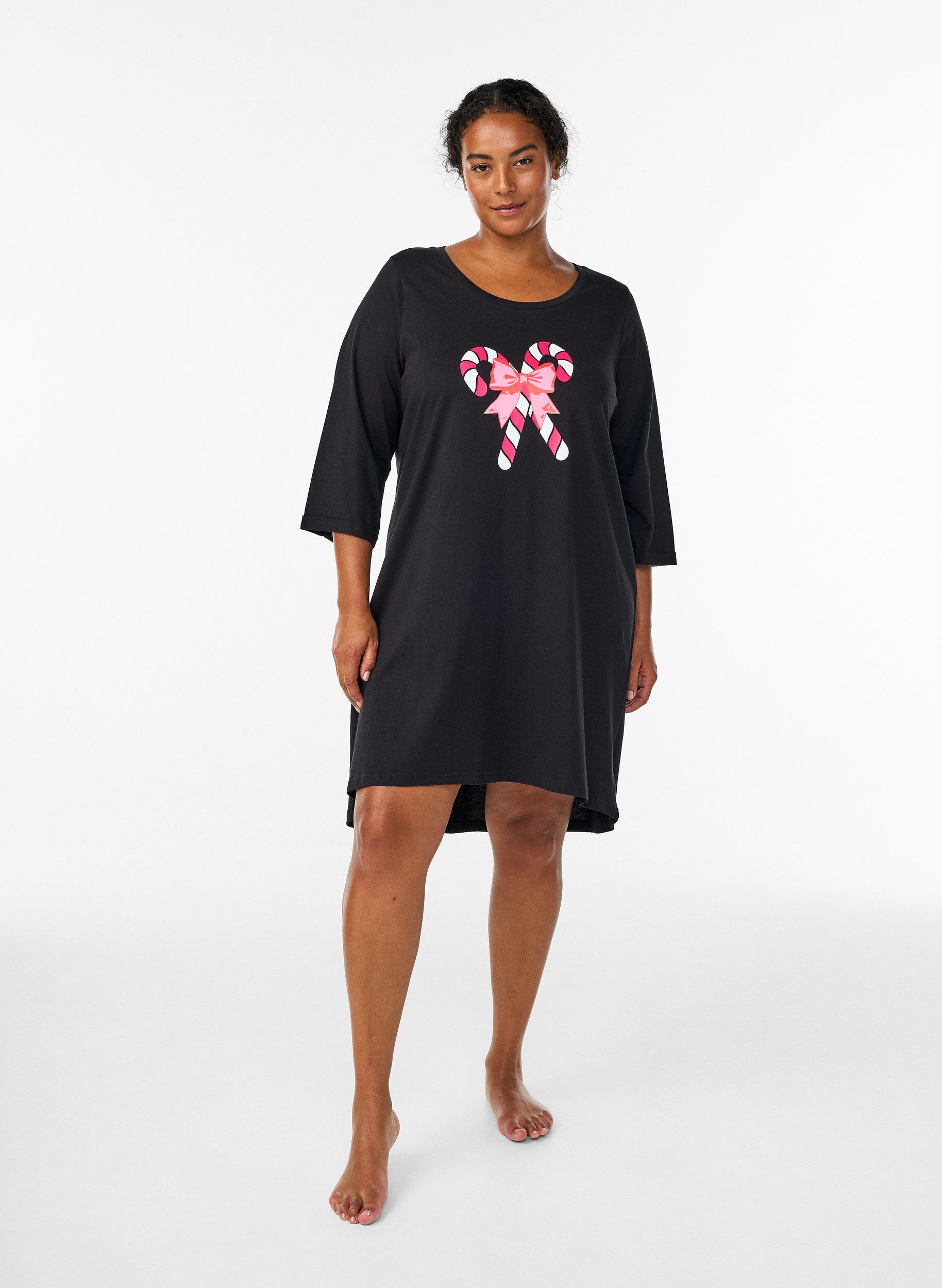 Zizzi Natkjole i &oslash;kologisk bomuld med julemotiv, Sort, Model image number 1