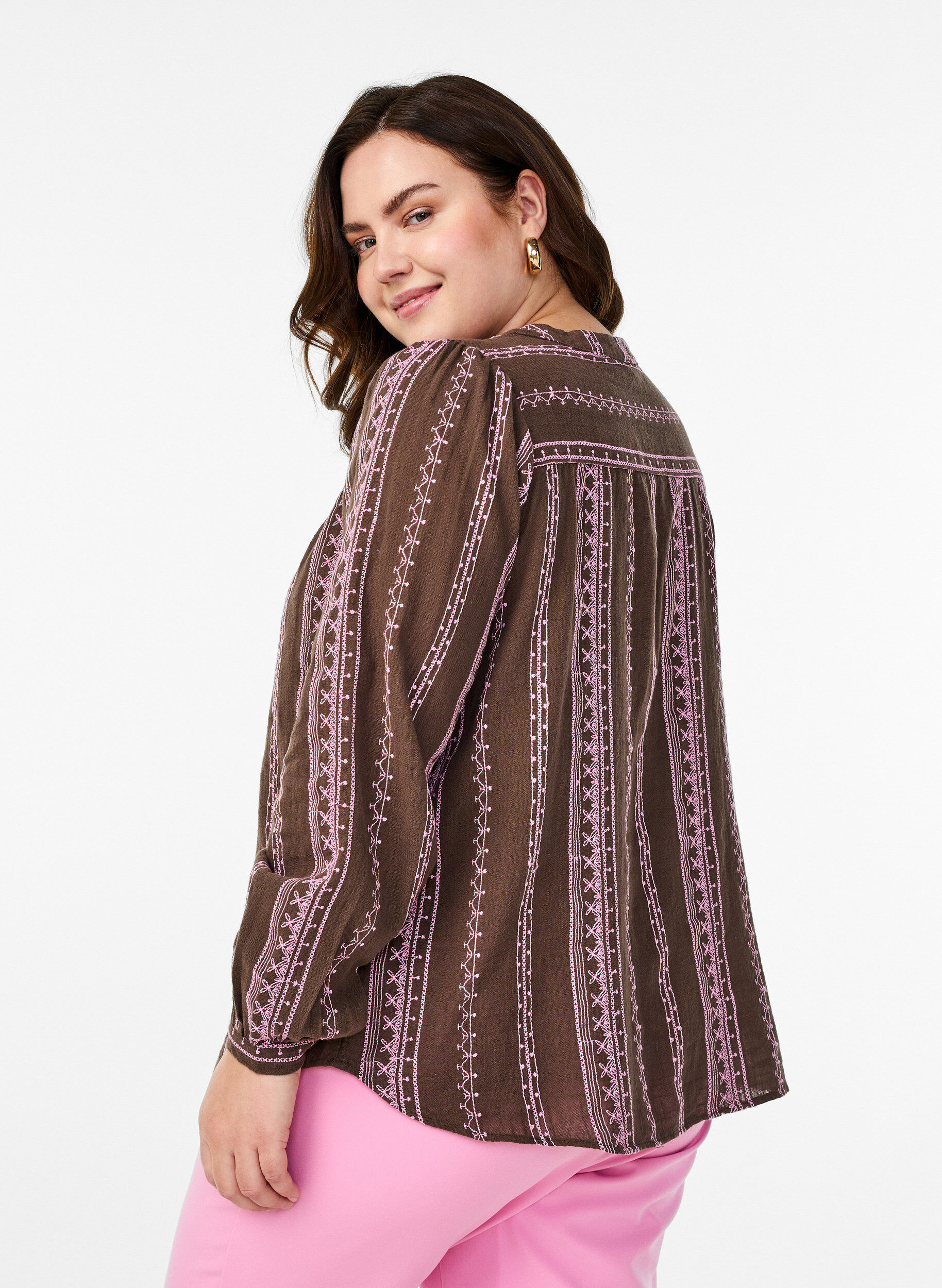 Zizzi Bluse med broderet m&oslash;nster, Brun, Model image number 2