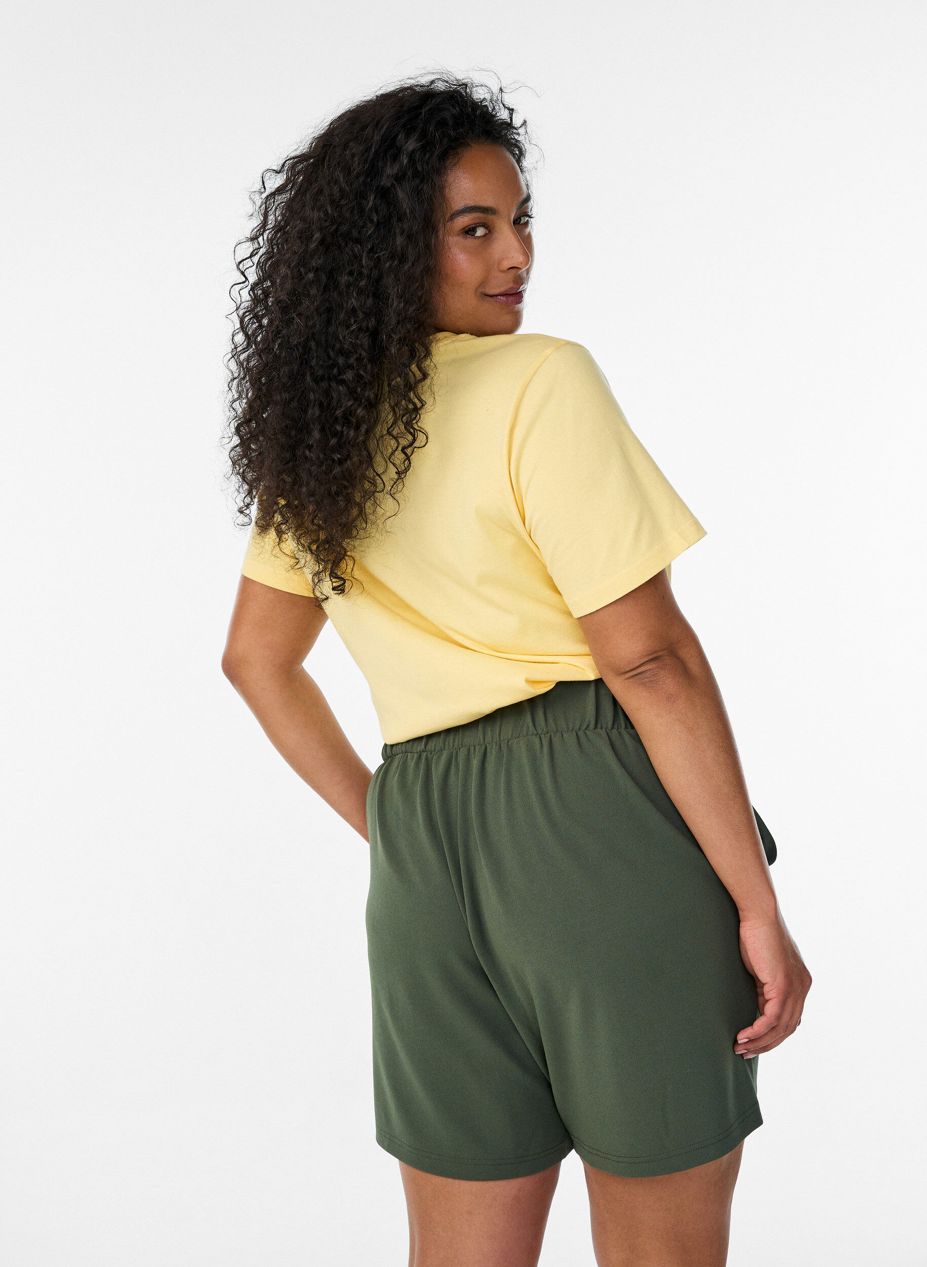 ZizziShorts med lommer og l&oslash;s pasform, Gr&oslash;n, Model image number 2