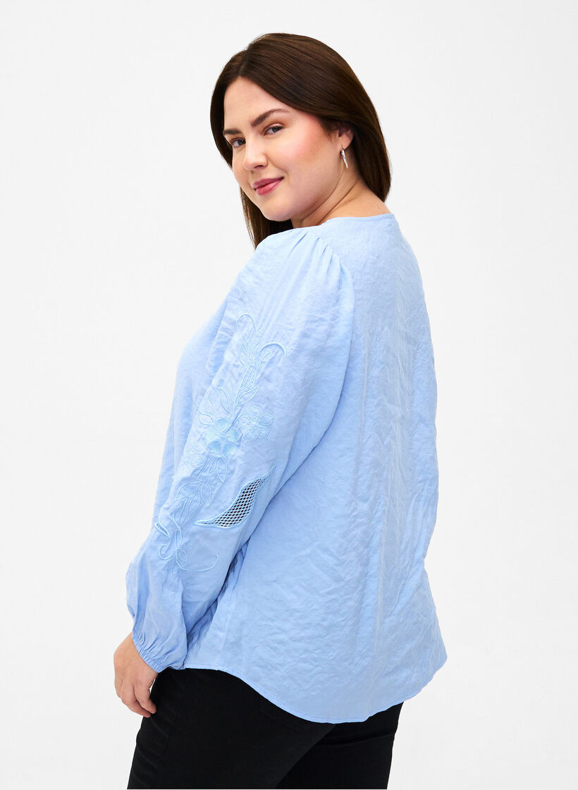 Bluse i TENCEL™ Modal med broderidetaljer, Serenity, Model image number 1