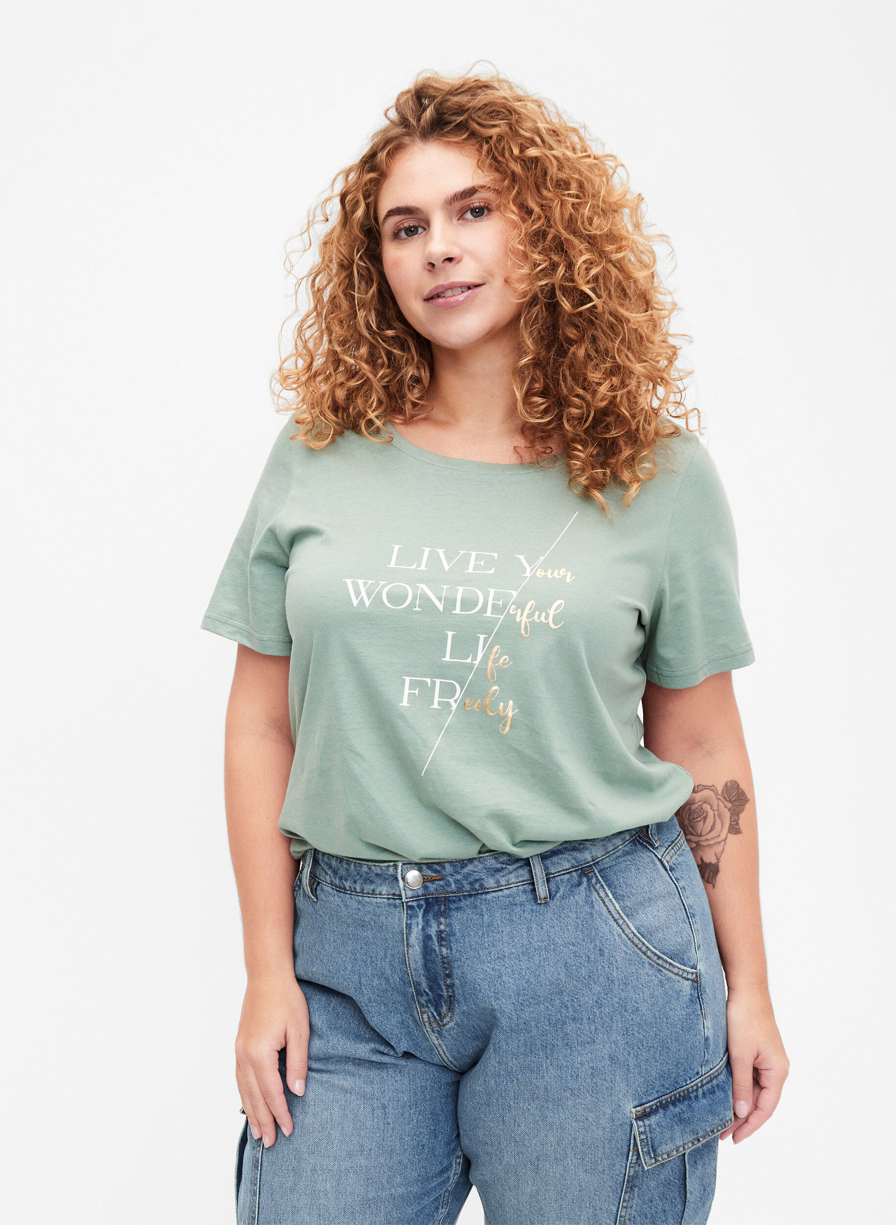 Zizzi Kort&aelig;rmet bomulds t-shirt med elastikkant, Chinois G. W. Live, Model image number 0