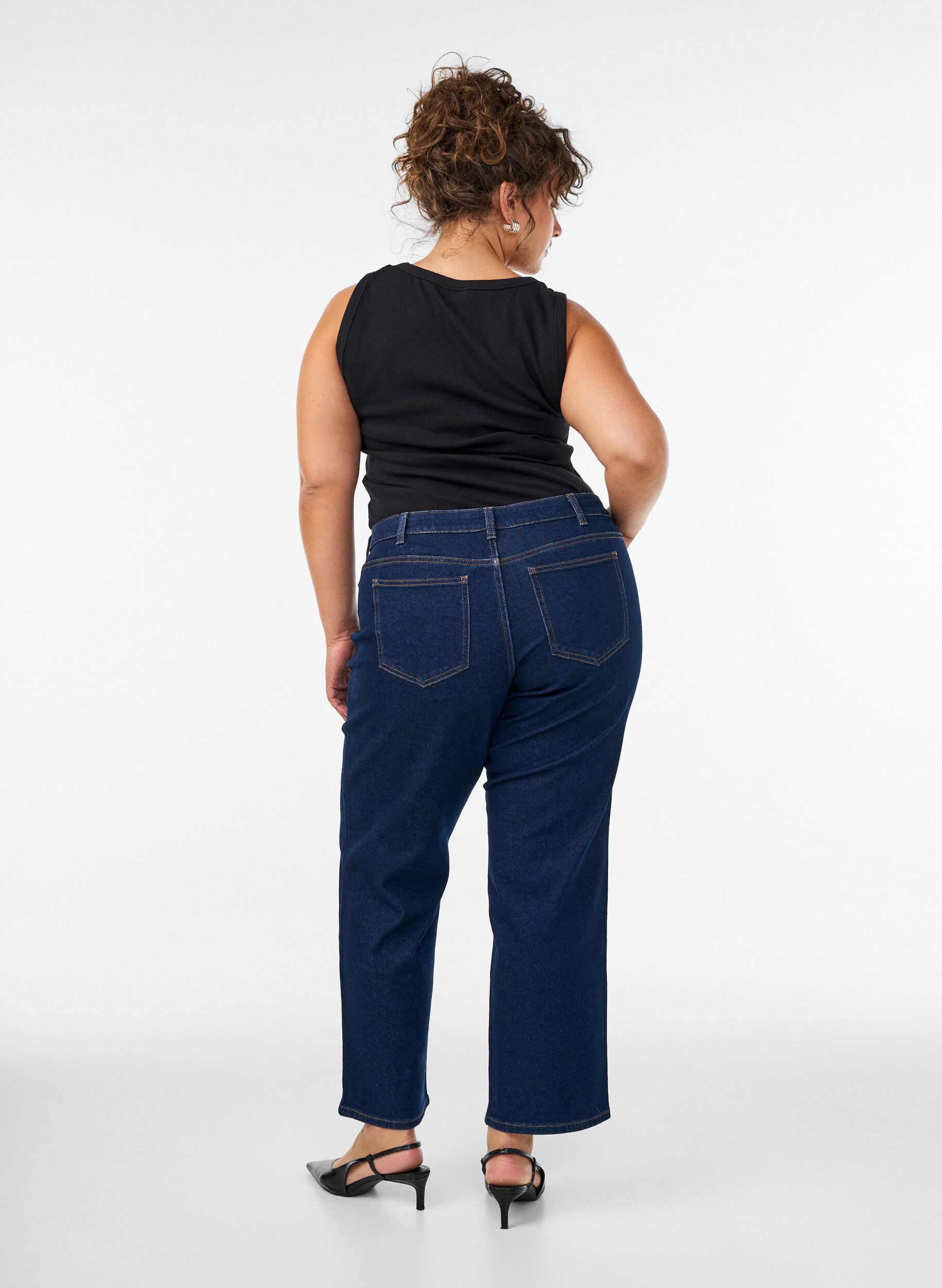 ZizziCropped straight fit jeans med regul&aelig;r talje, Bl&aring;, Model image number 1