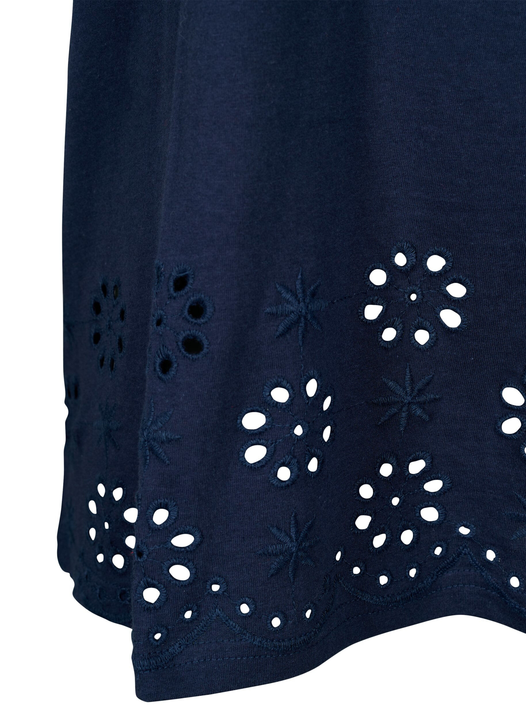 Zizzi T-shirt i bomuld med broderi anglaise, Navy Blazer, Packshot image number 3