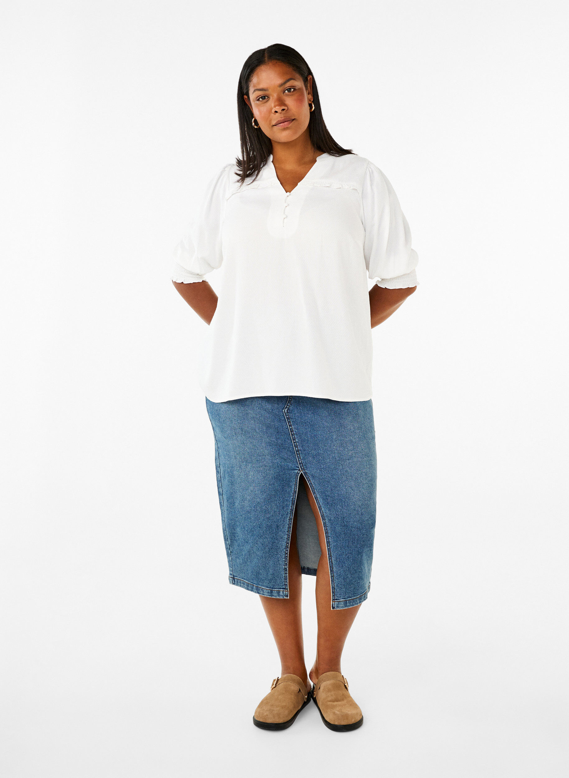 Zizzi Viskosebluse med smock og fl&aelig;sedetalje, Bright White, Model image number 2