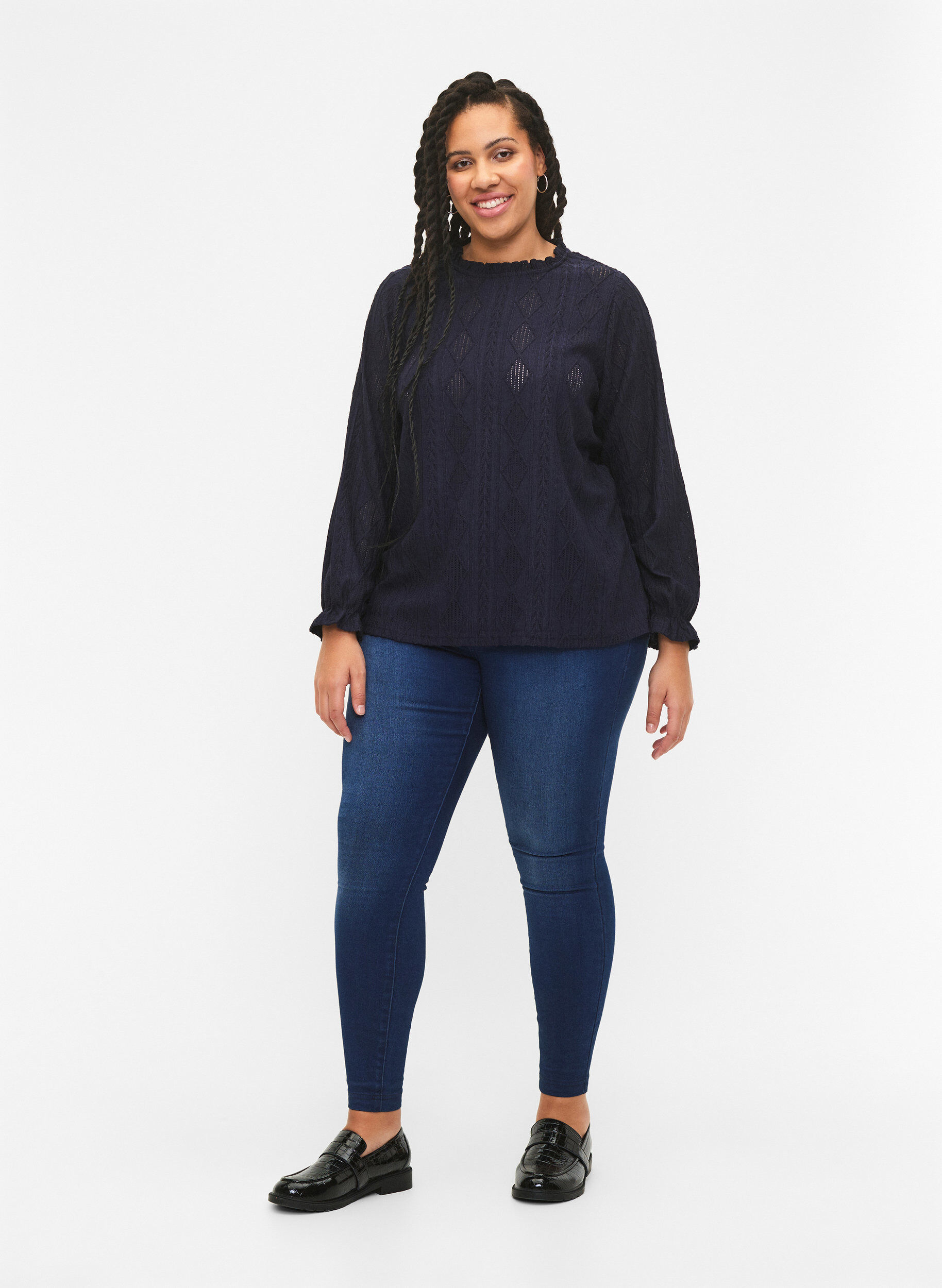 Zizzi Bluse med fl&aelig;sedetaljer og tone-i-tone m&oslash;nster, Night Sky, Model image number 2