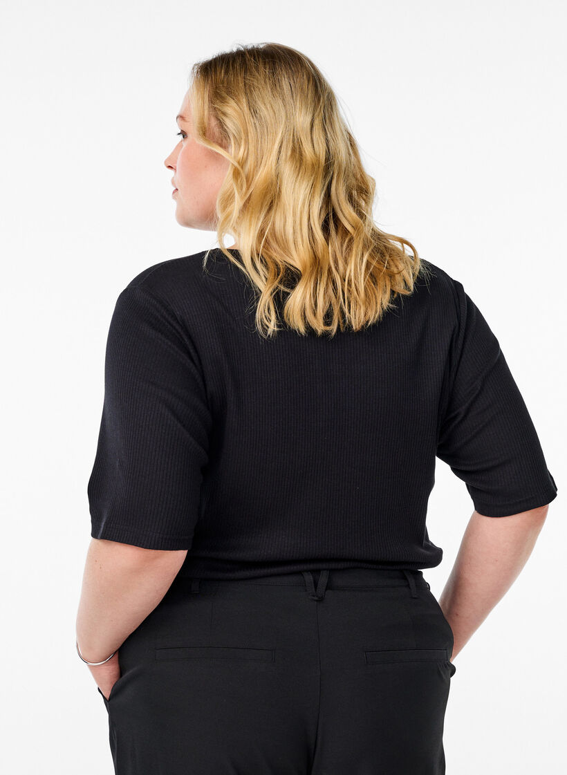 Ribbet jerseybluse med korte &aelig;rmer, Sort, Model image number 2