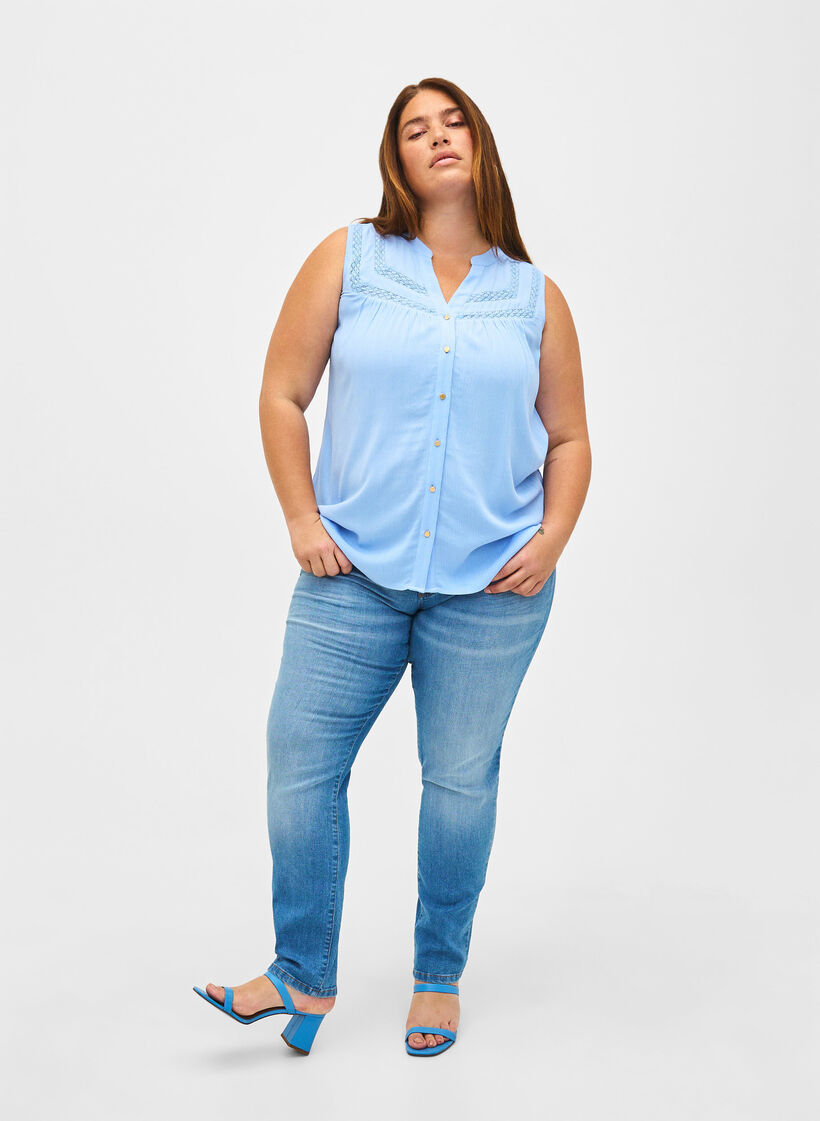 Ærmeløs viskose bluse med hæklet detalje, Serenity, Model image number 2