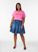 T-shirt i &oslash;kologisk bomuld med varsity-print og V-hals, Lyser&oslash;d, Model image number 1