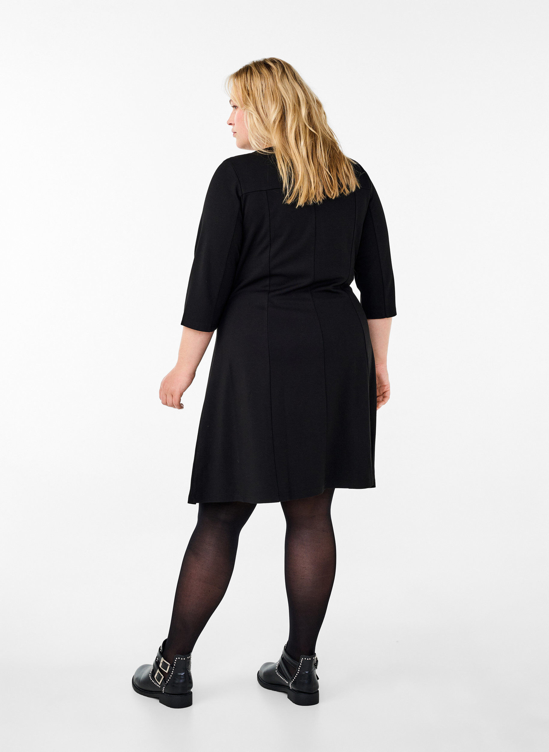 ZizziA-formet kjole med 3/4 &aelig;rmer, Sort, Model image number 2