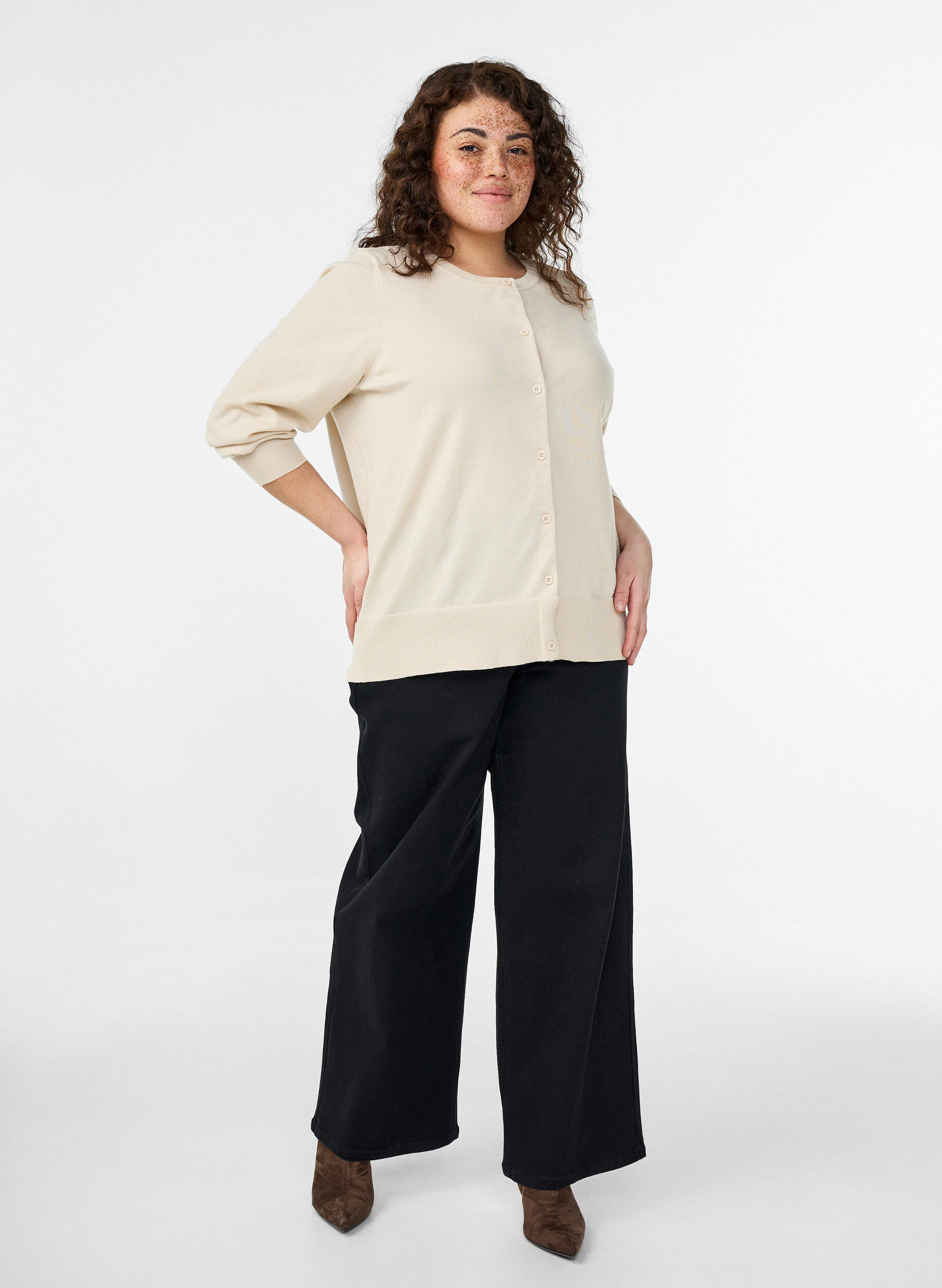 Zizzi Finstrikket cardigan med rund hals, Beige, Model image number 1