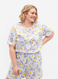 Oversize nat t-shirt med print, Lavender Blue AOP, Model