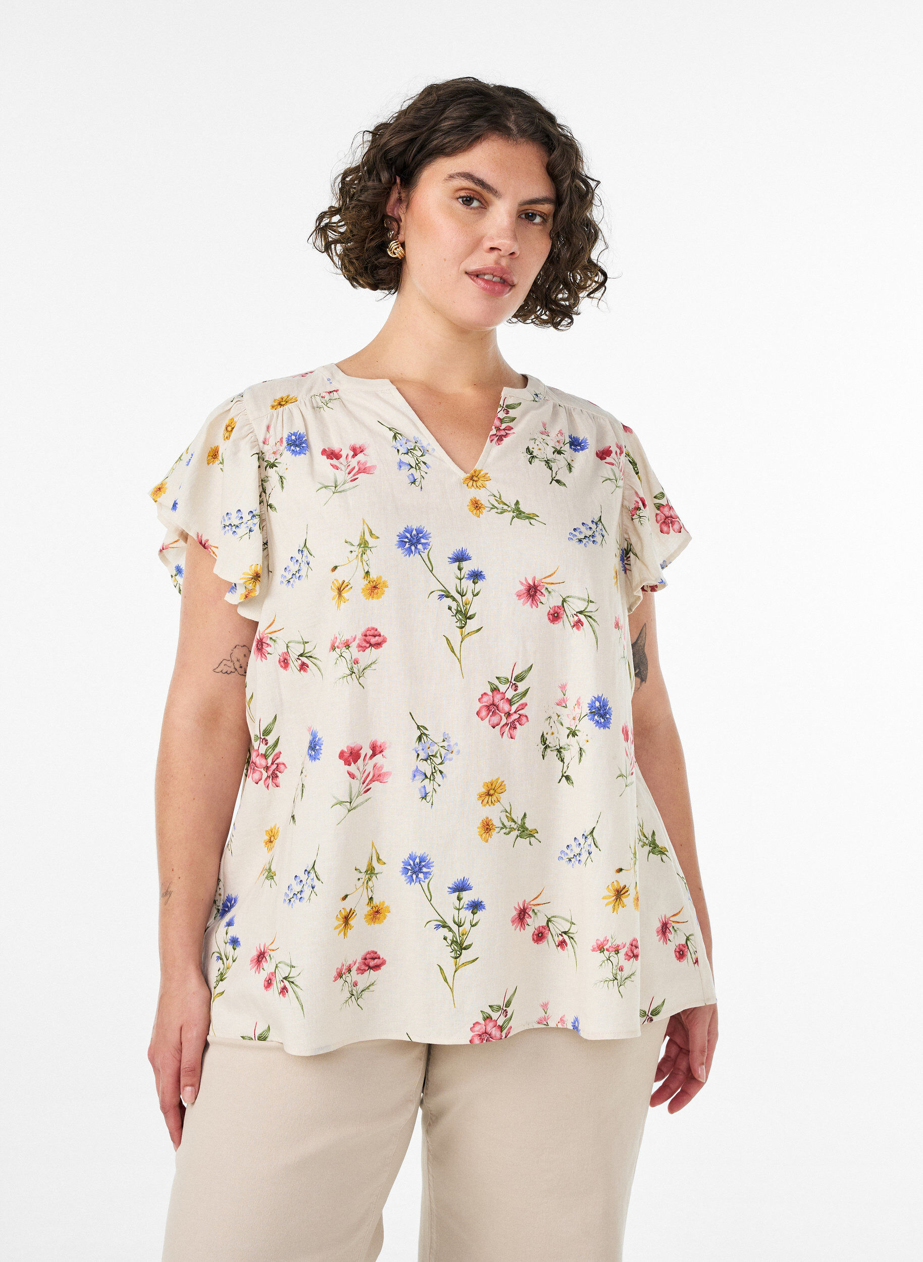 ZizziBluse i h&oslash;r og viskose med fl&aelig;se&aelig;rmer, Beige, Model image number 0