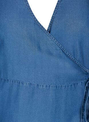 Kort wrap kjole i lyocell, Mid blue denim, Packshot image number 2