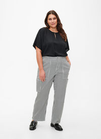 Stribede cargo jeans med straight fit, Black White Stripe, Model