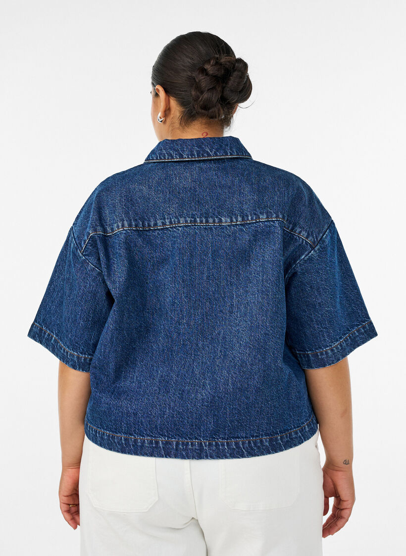 Kort denimjakke med knaplukning og korte &aelig;rmer, Bl&aring;, Model image number 2
