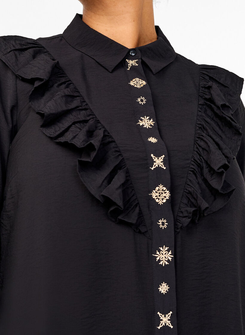 Skjortekjole med flæser og broderi, Black, Model image number 2