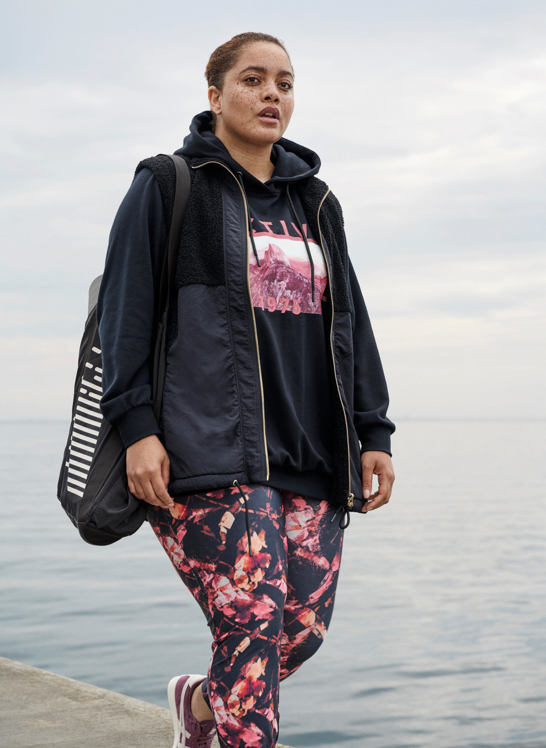 Zizzi Kort vest med teddy og lynl&aring;s, Black, Image image number 0