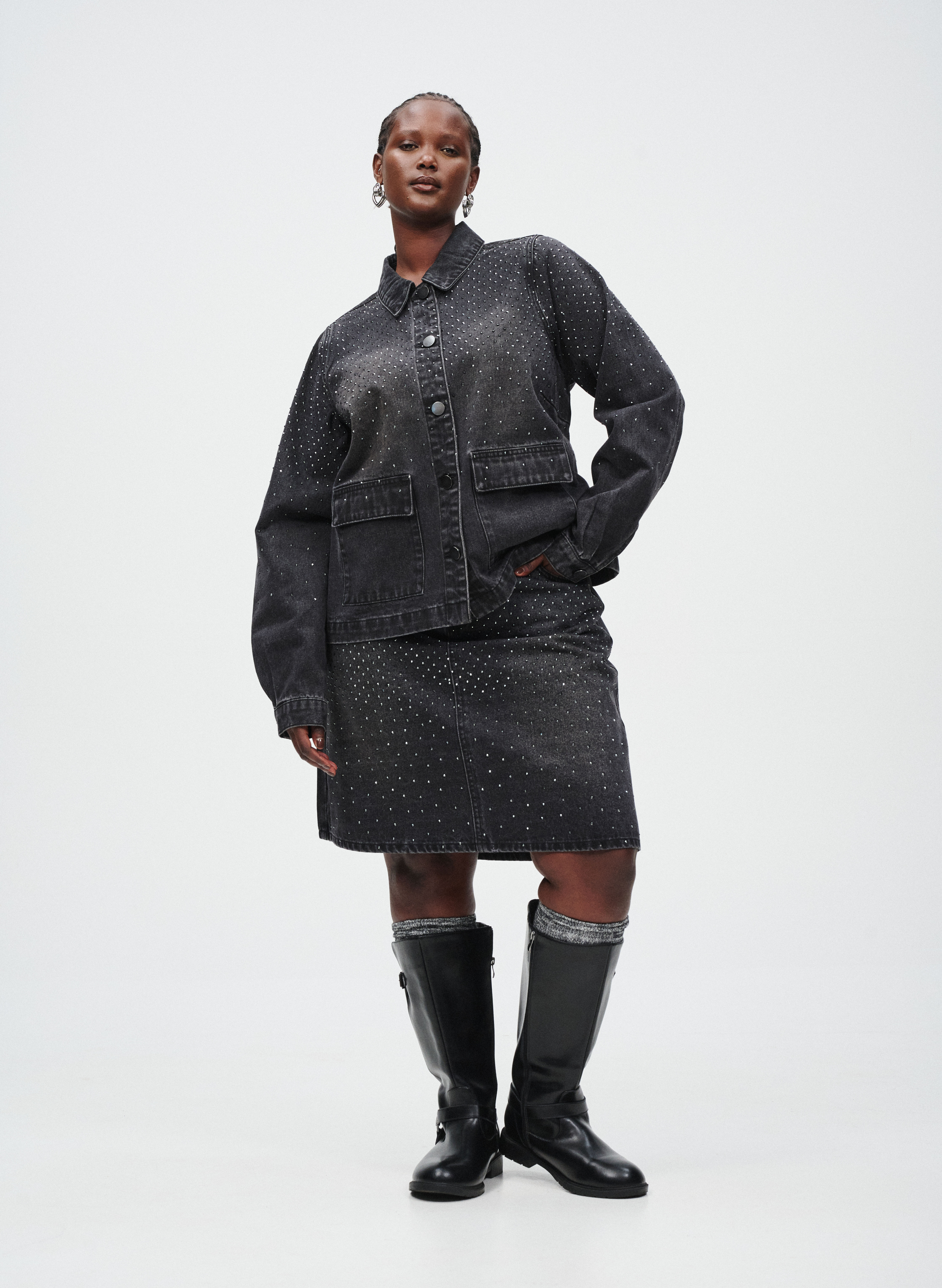 Denim med detaljer i sten, , Model