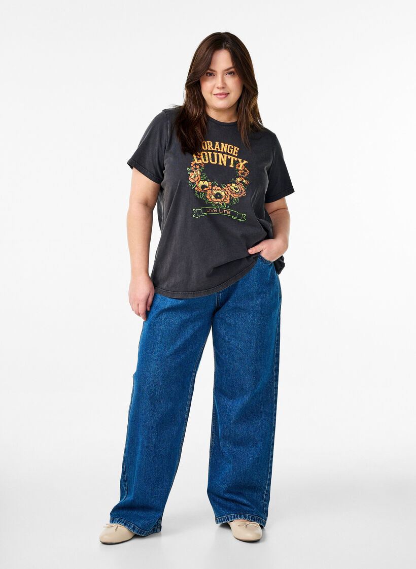 T-shirt i økologisk bomuld med cool motiv, Grå, Model image number 1