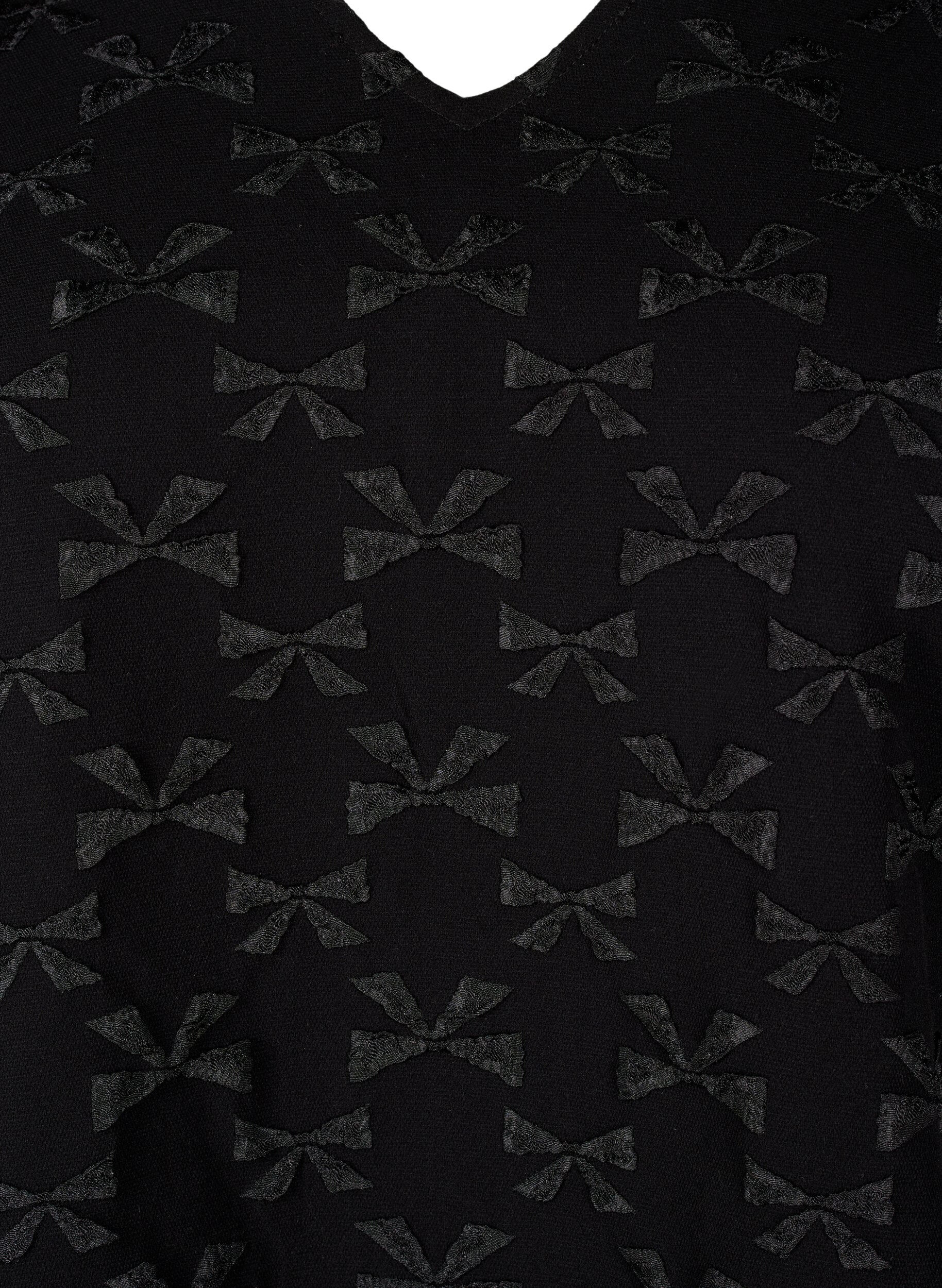 Zizzi Kort&aelig;rmet jacquardbluse med sl&oslash;jfer, Black W. Bow, Packshot image number 2