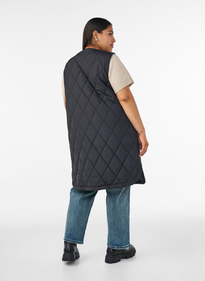 Lang quiltet vest med trykknapper, Sort, Model image number 2