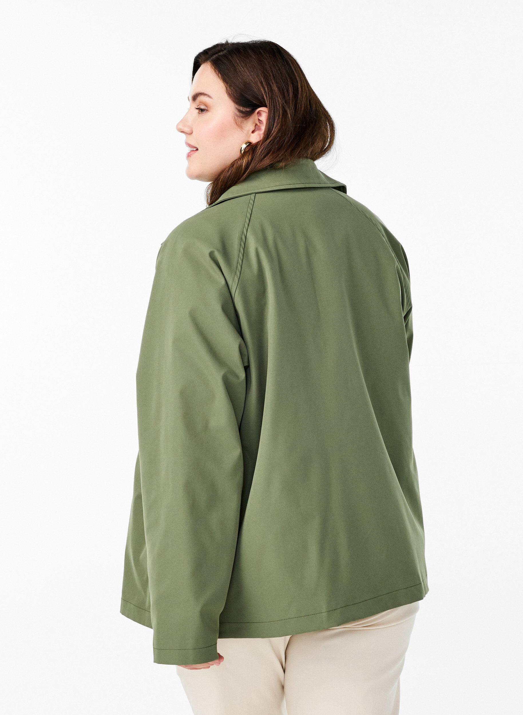 Zizzi Kort trenchcoat med lommer, Gr&oslash;n, Model image number 2