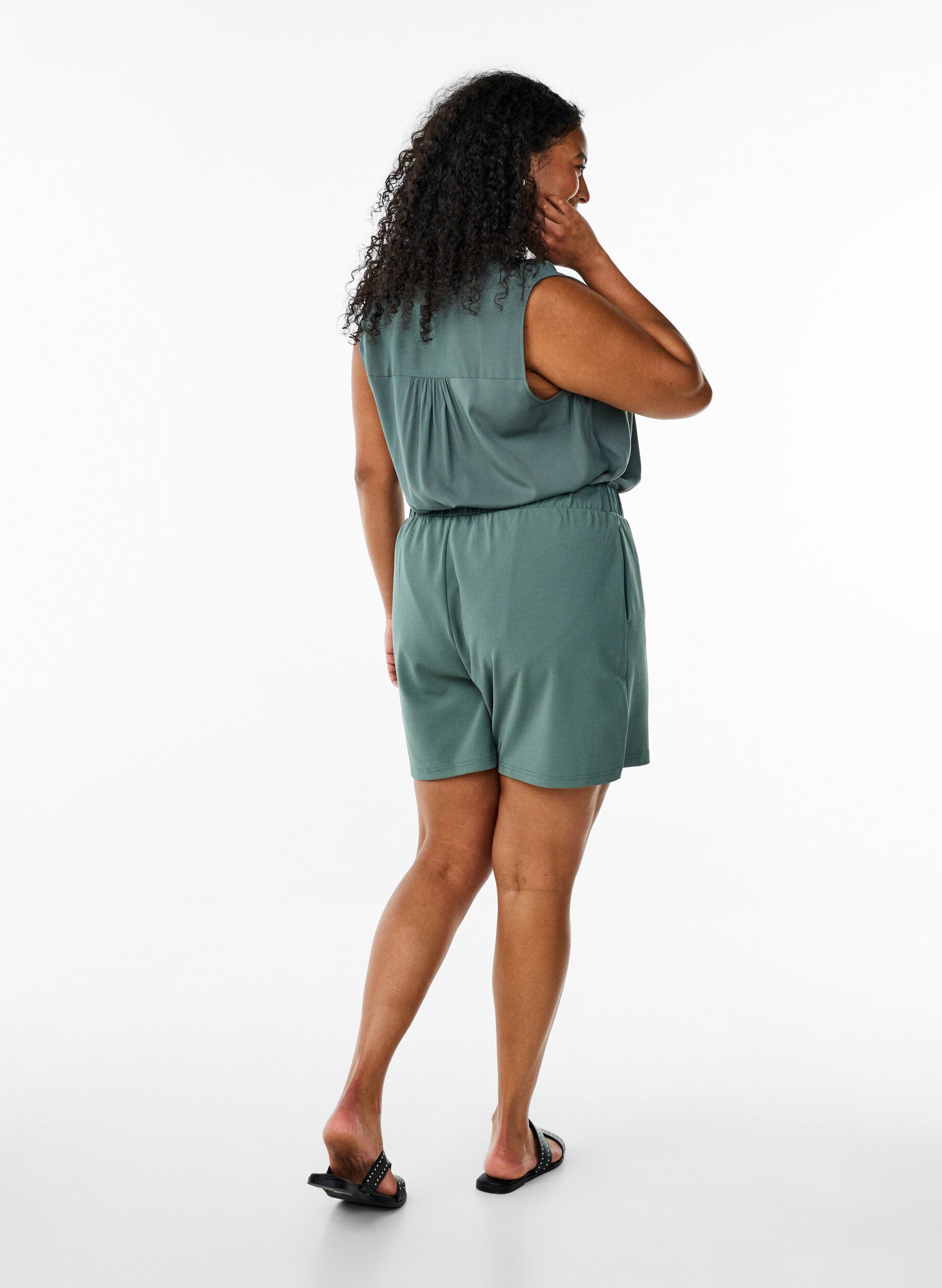 Zizzi L&oslash;se shorts med lommer, Gr&oslash;n, Model image number 1